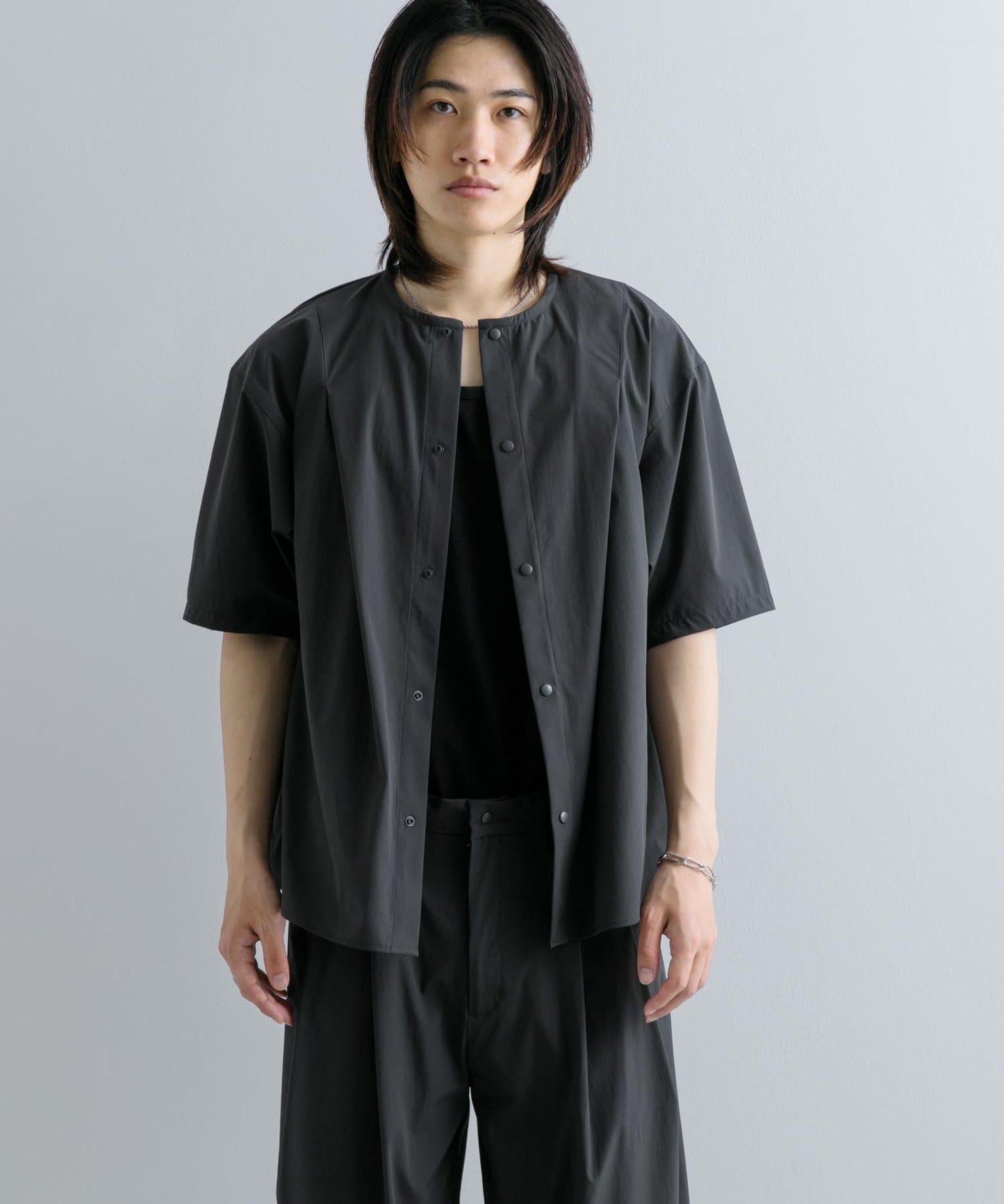 Uiscel 4向彈力褶皺無領五分袖襯衫