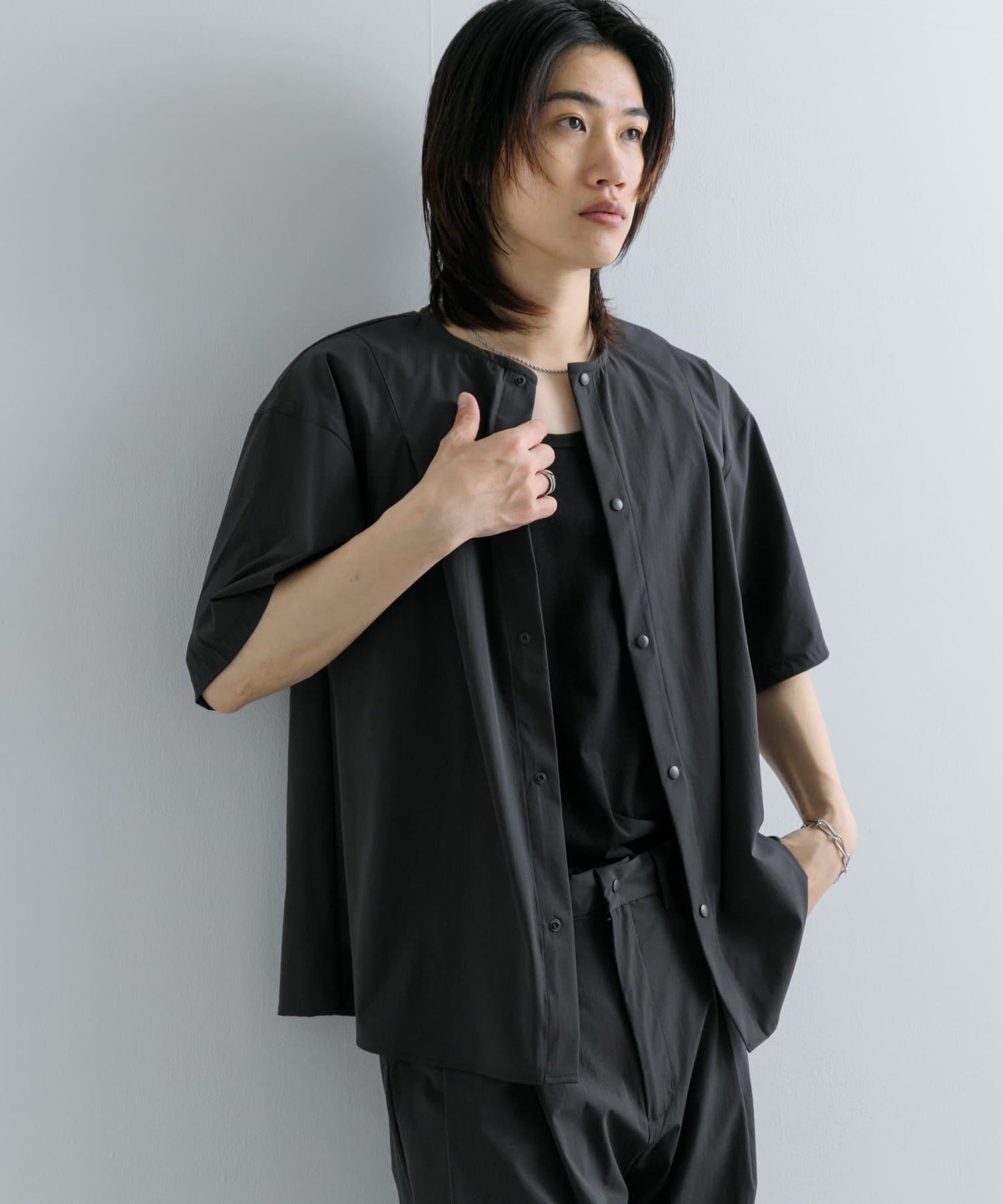 Uiscel 4向彈力褶皺無領五分袖襯衫