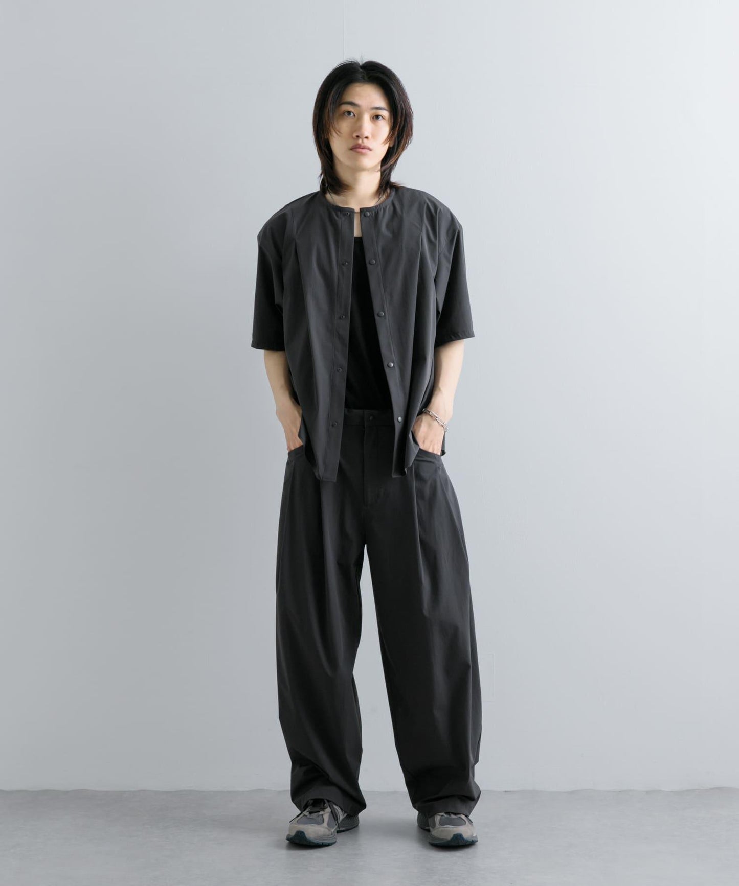 Uiscel 4向彈力褶皺無領五分袖襯衫