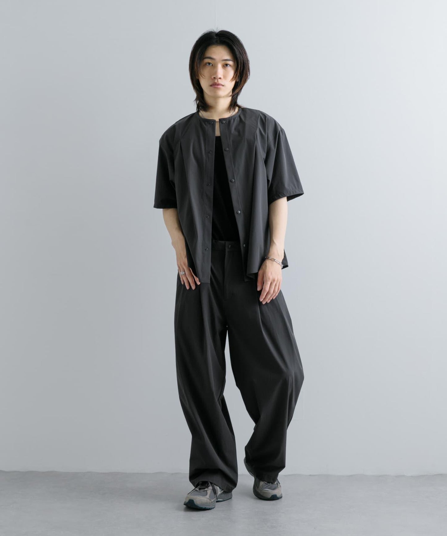 Uiscel 4向彈力褶皺無領五分袖襯衫