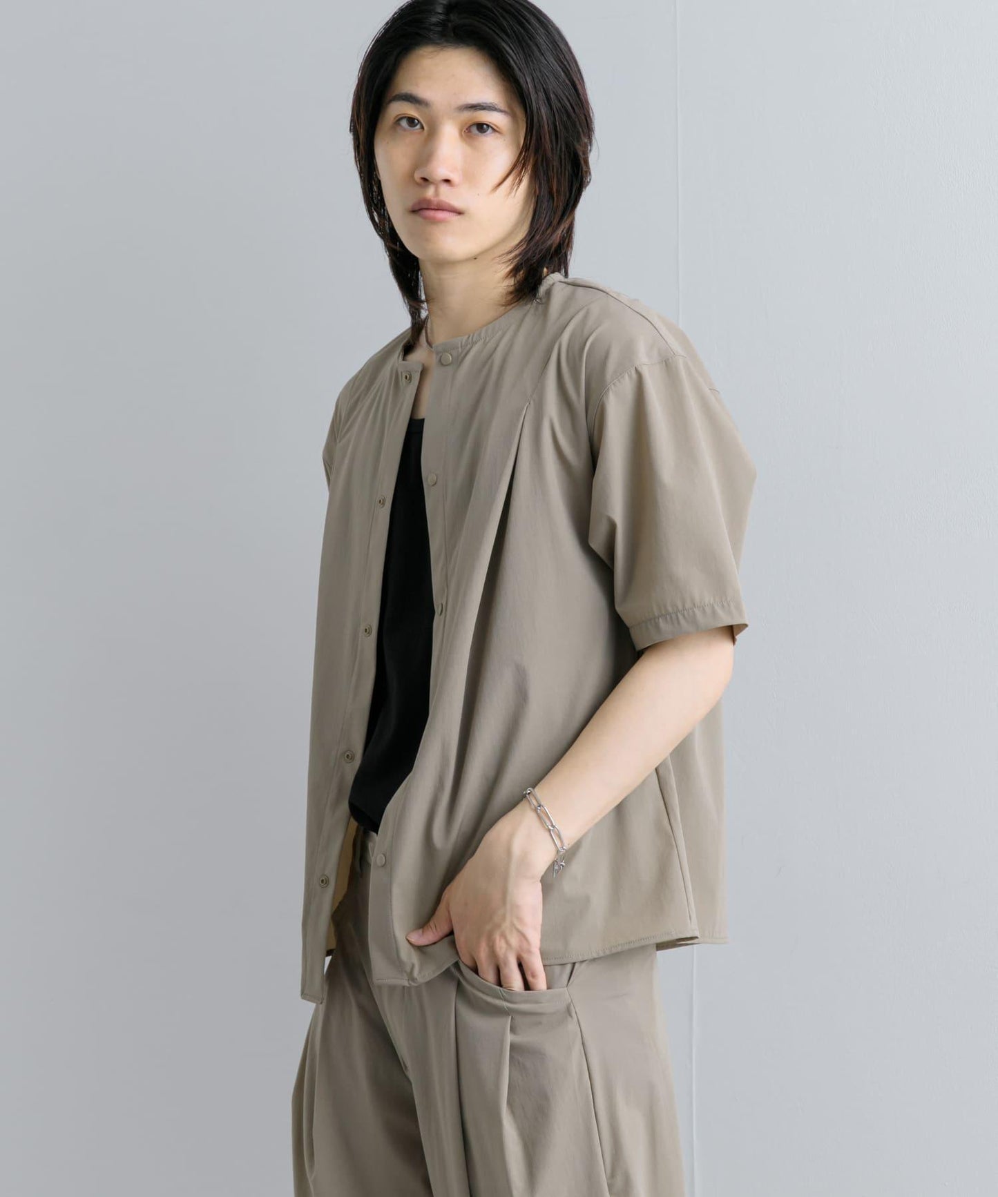 Uiscel 4向彈力褶皺無領五分袖襯衫