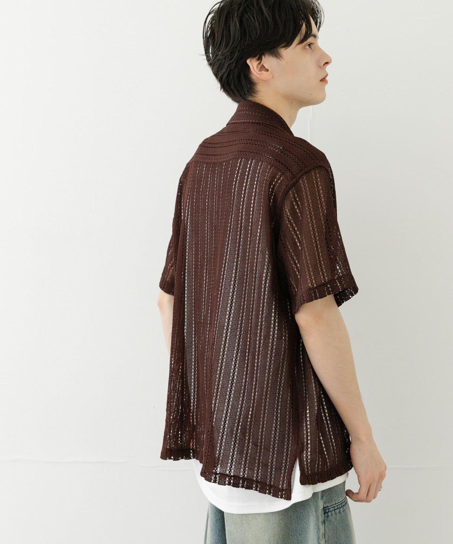 中性款拼色蕾絲開領短袖襯衫