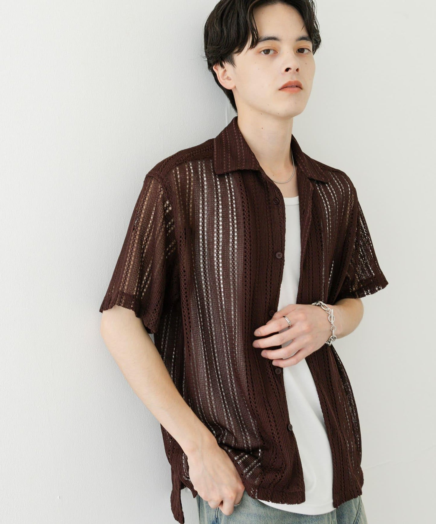 中性款拼色蕾絲開領短袖襯衫