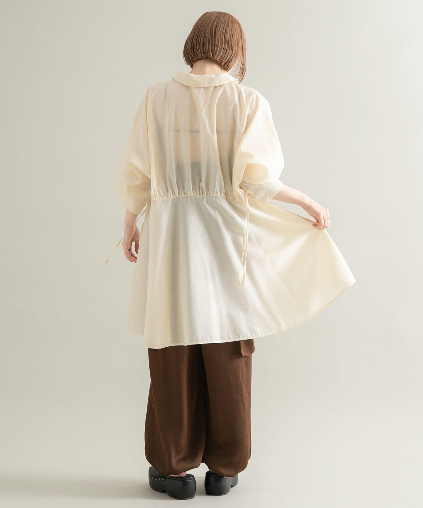 曲線褶皺迷你連衣裙