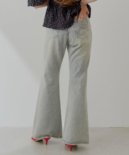 Chico 口袋刺繡緊身微喇牛仔褲