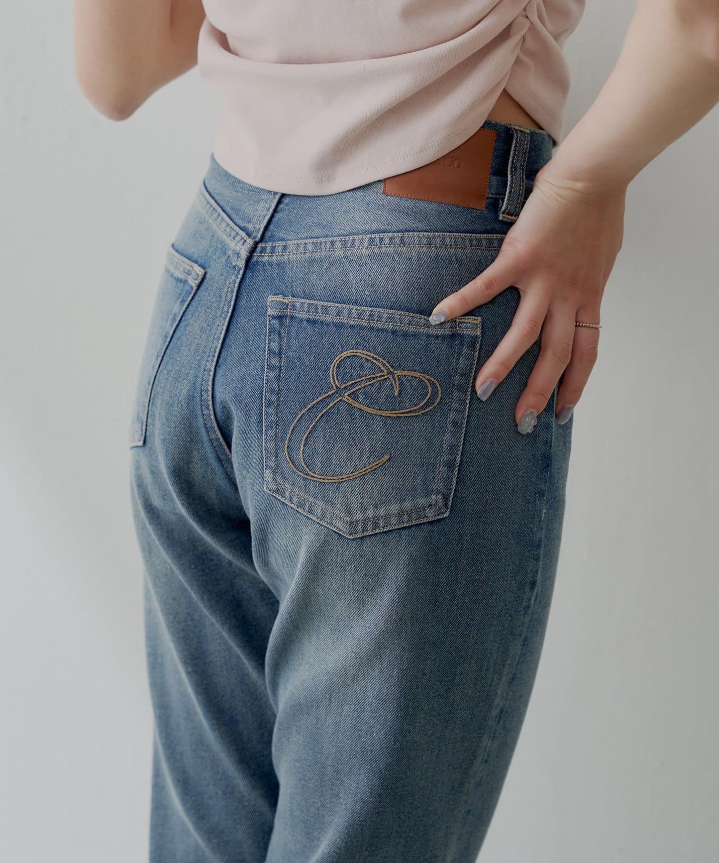 Chico 口袋刺繡緊身微喇牛仔褲