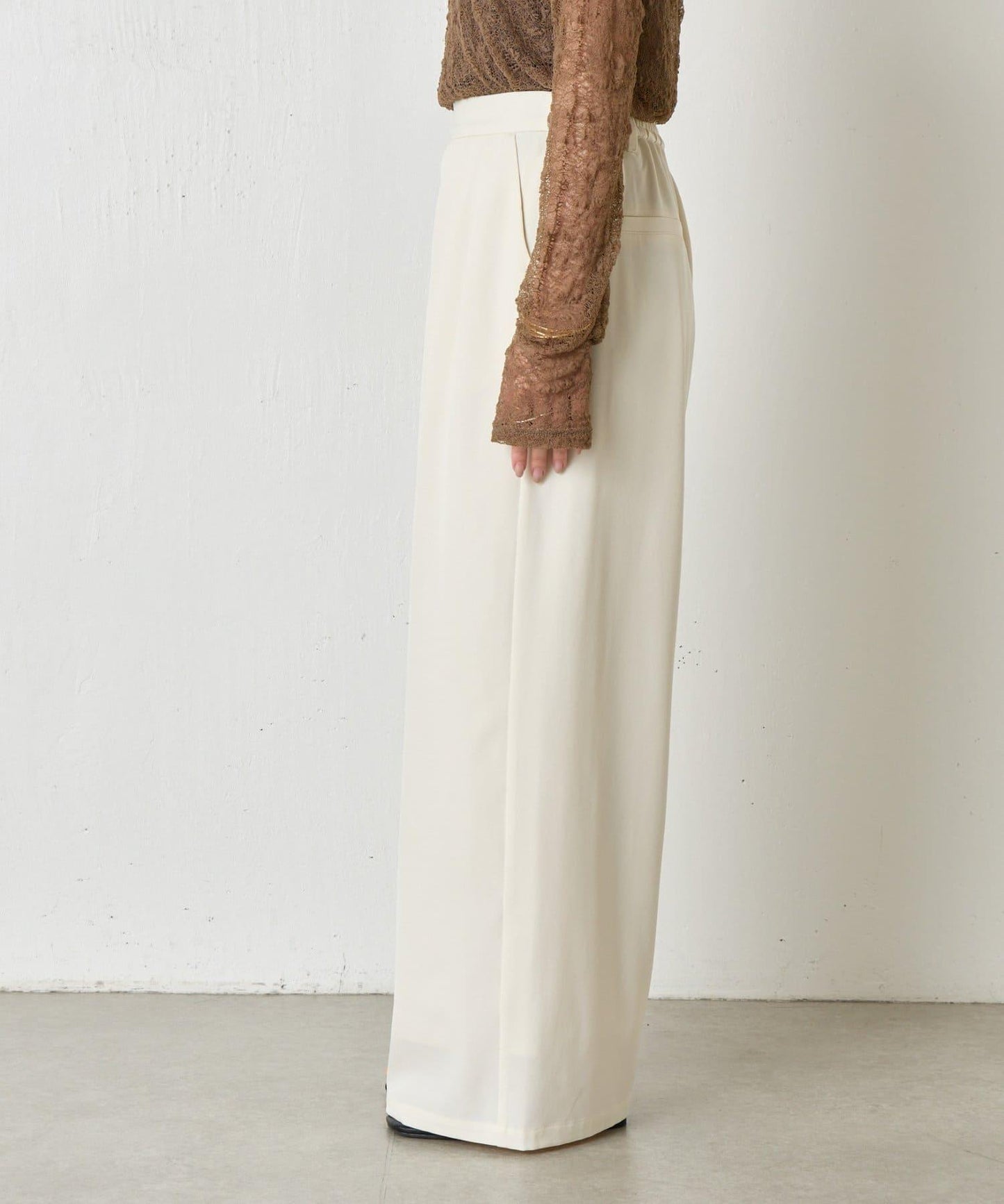 帶褶皺設計的寬鬆長褲