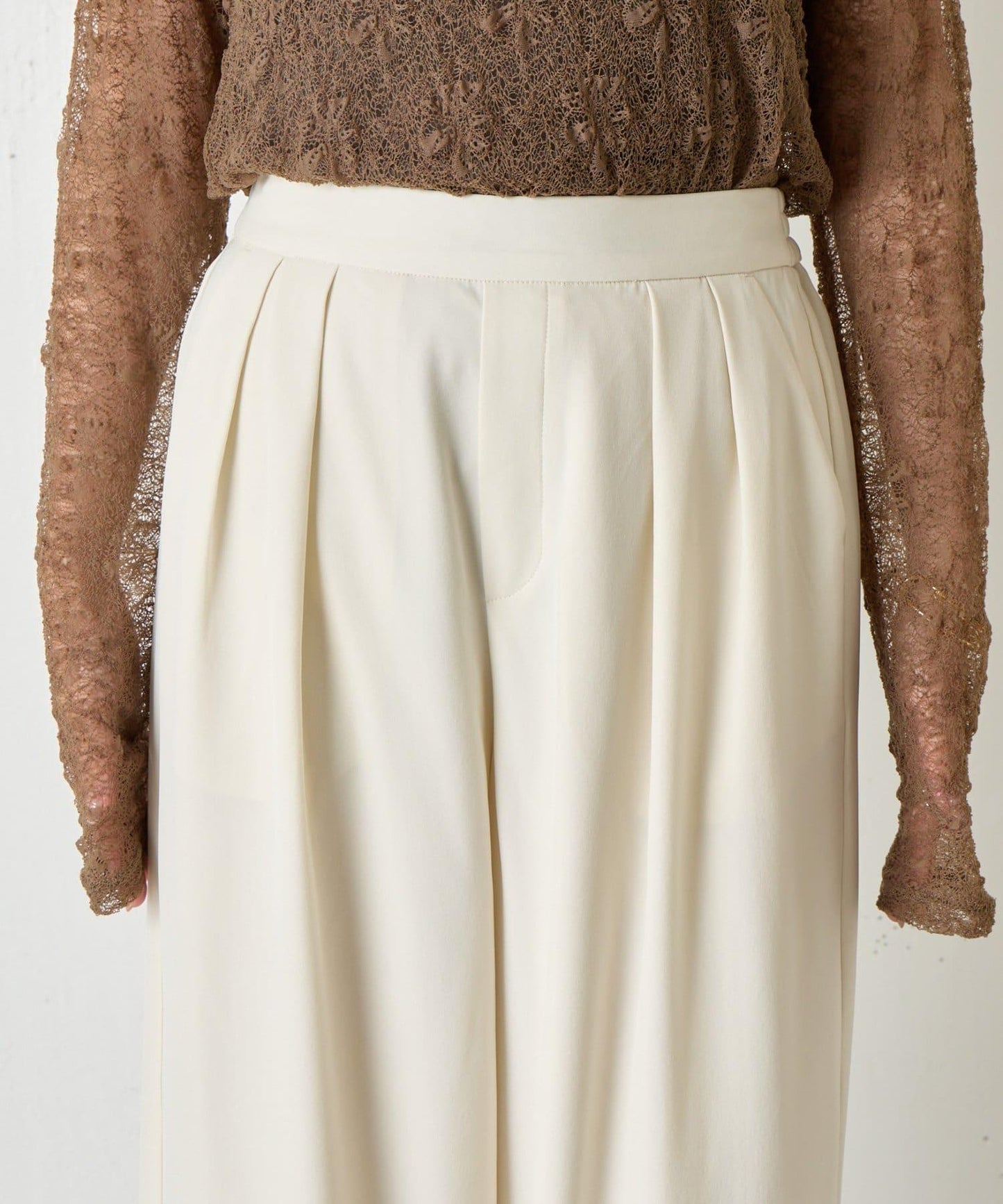 帶褶皺設計的寬鬆長褲