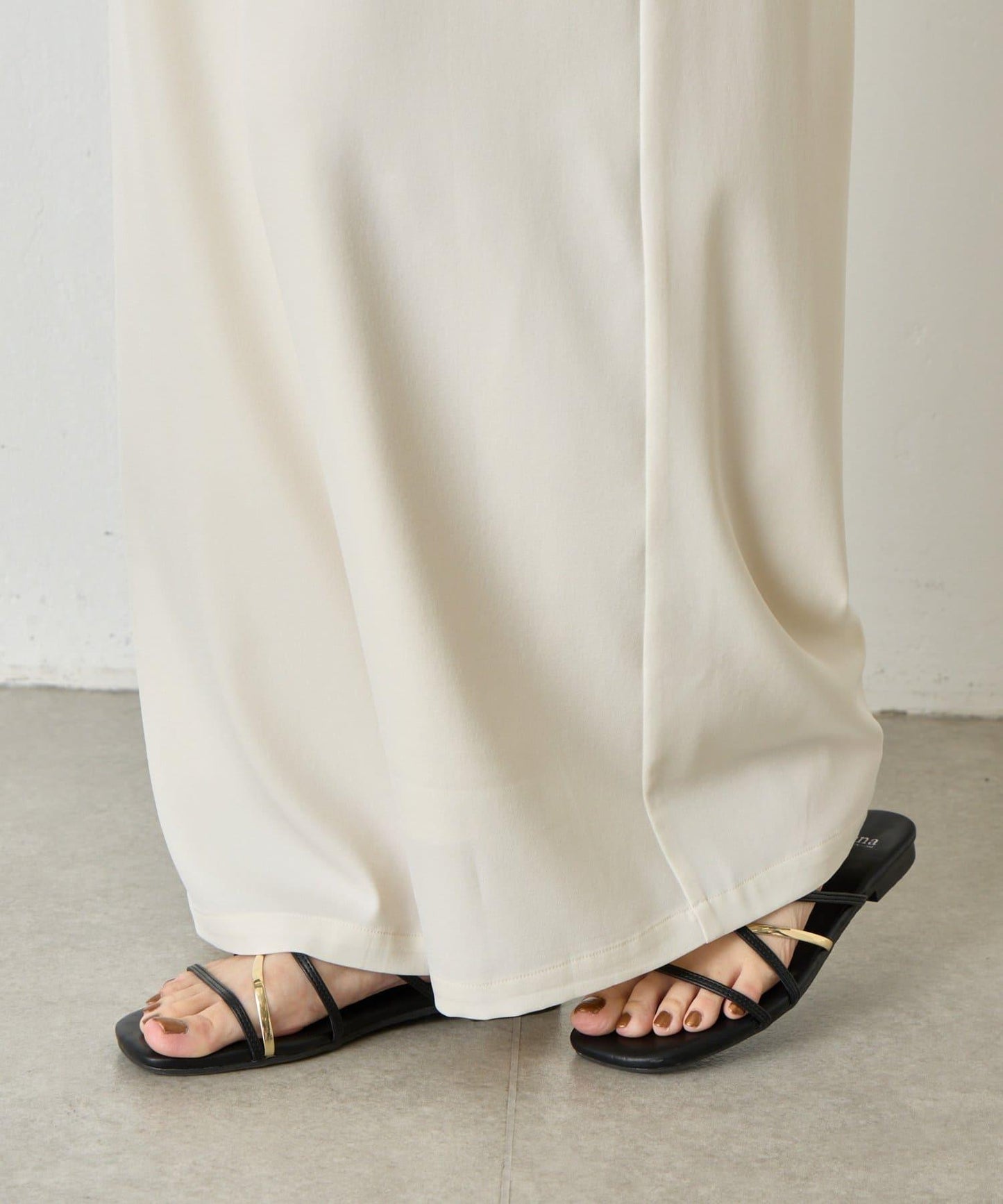 帶褶皺設計的寬鬆長褲