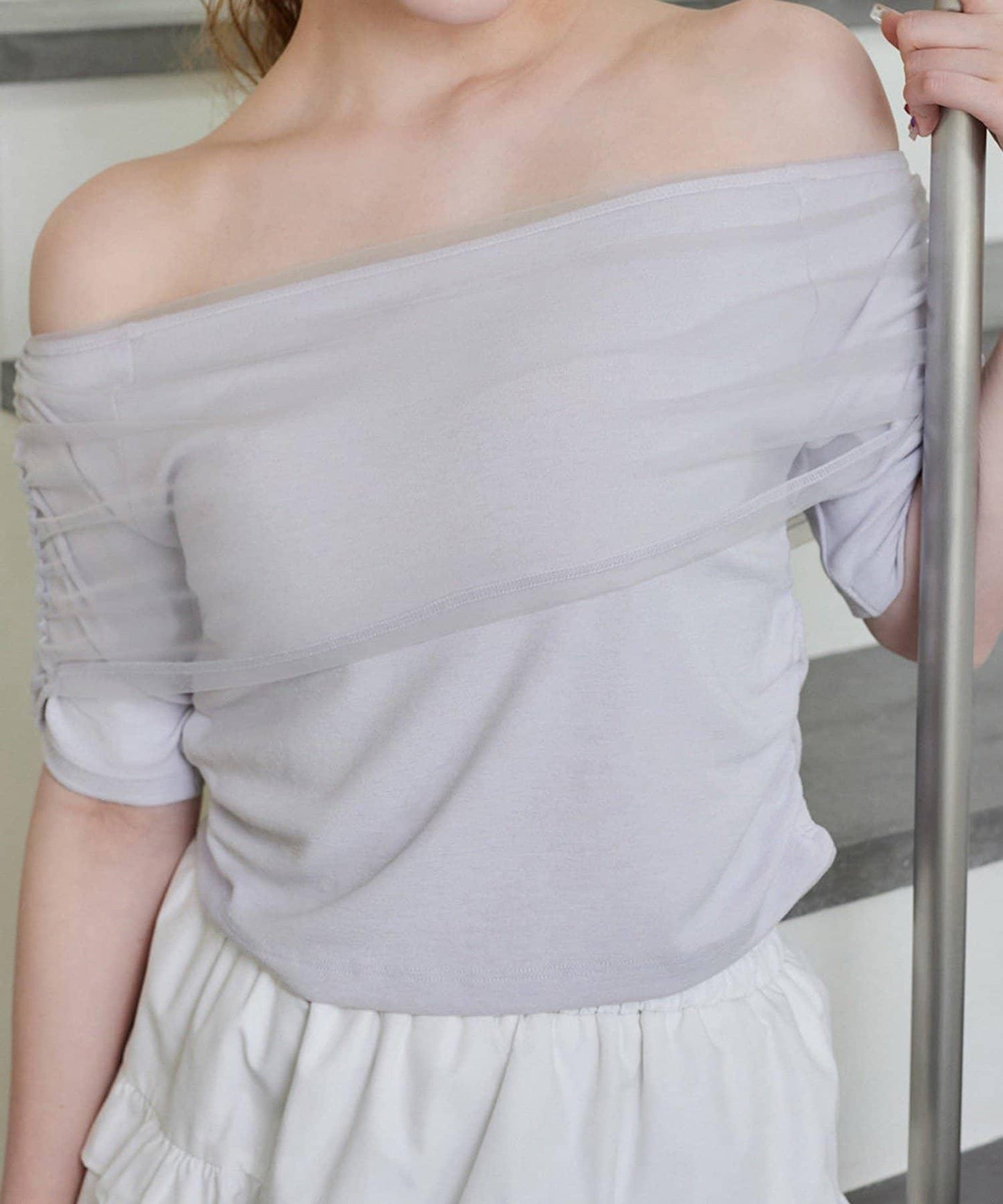 【一件接一件】露肩上衣