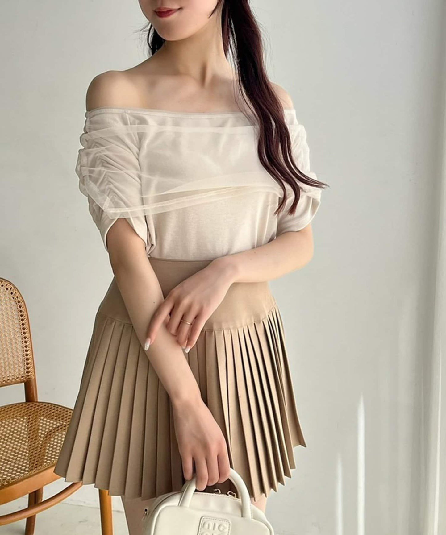 【一件接一件】露肩上衣