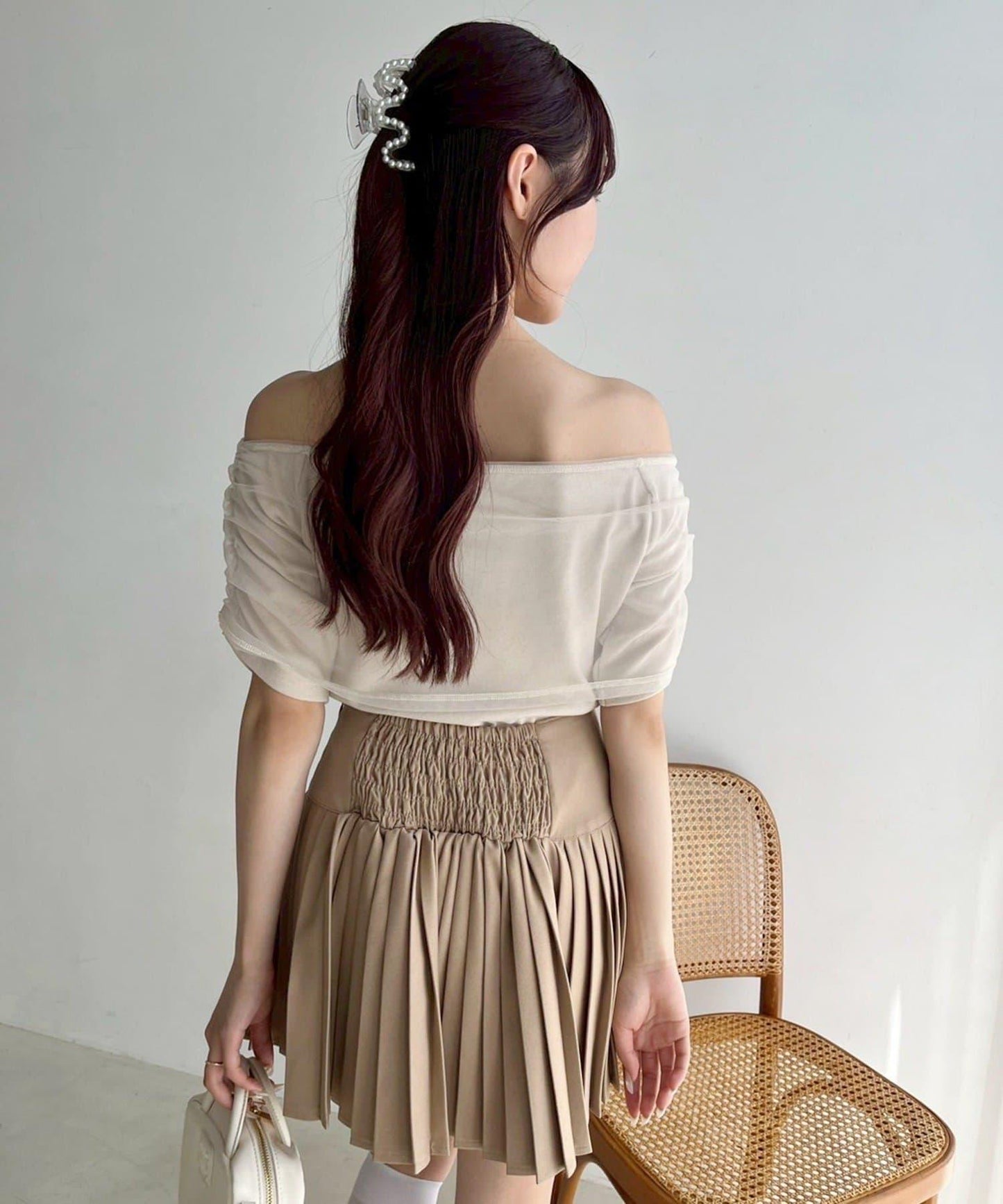 【一件接一件】露肩上衣