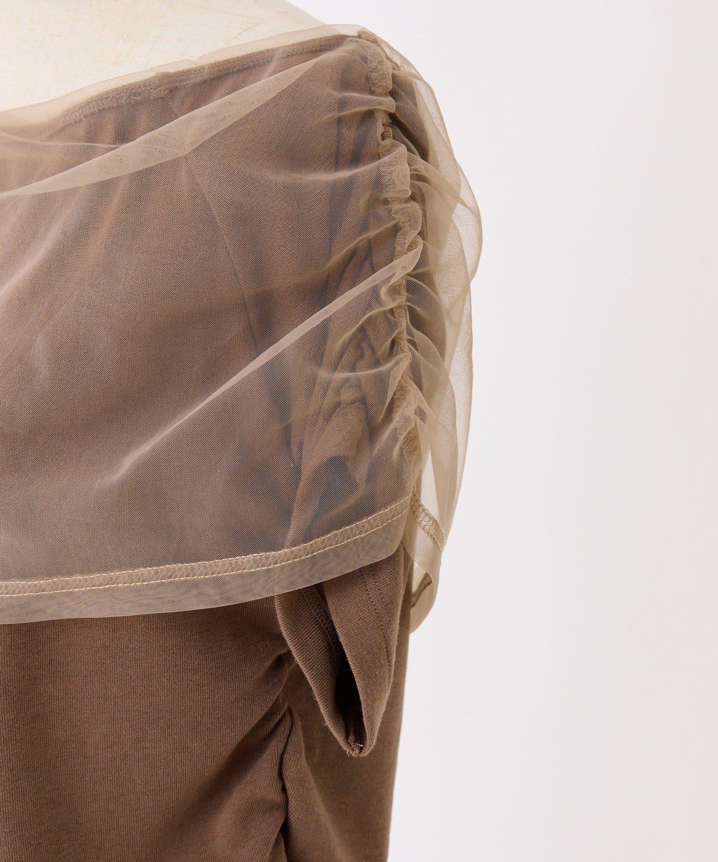 【一件接一件】露肩上衣