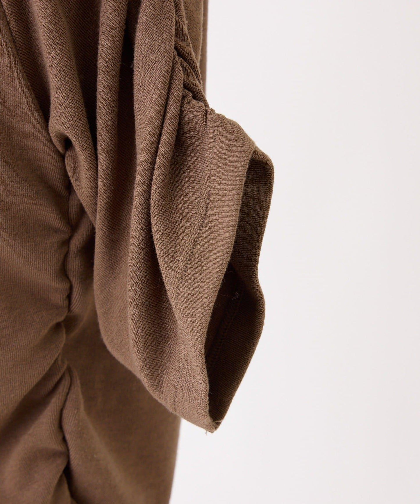 【一件接一件】露肩上衣