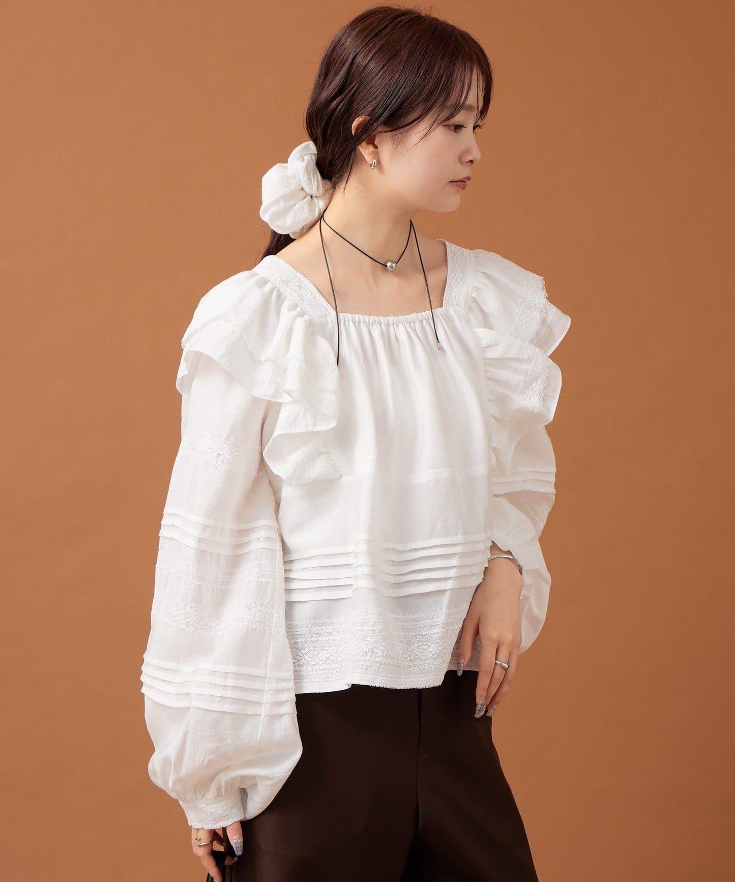 【mystic】荷葉邊肩部襯衫