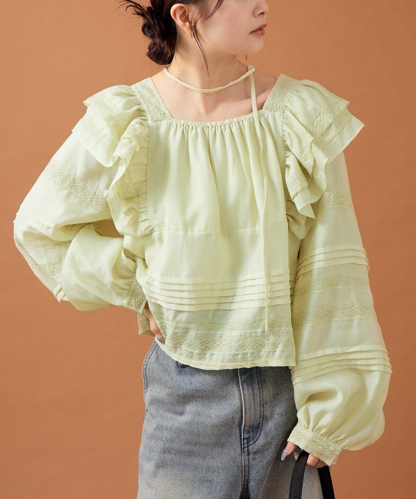 【mystic】荷葉邊肩部襯衫