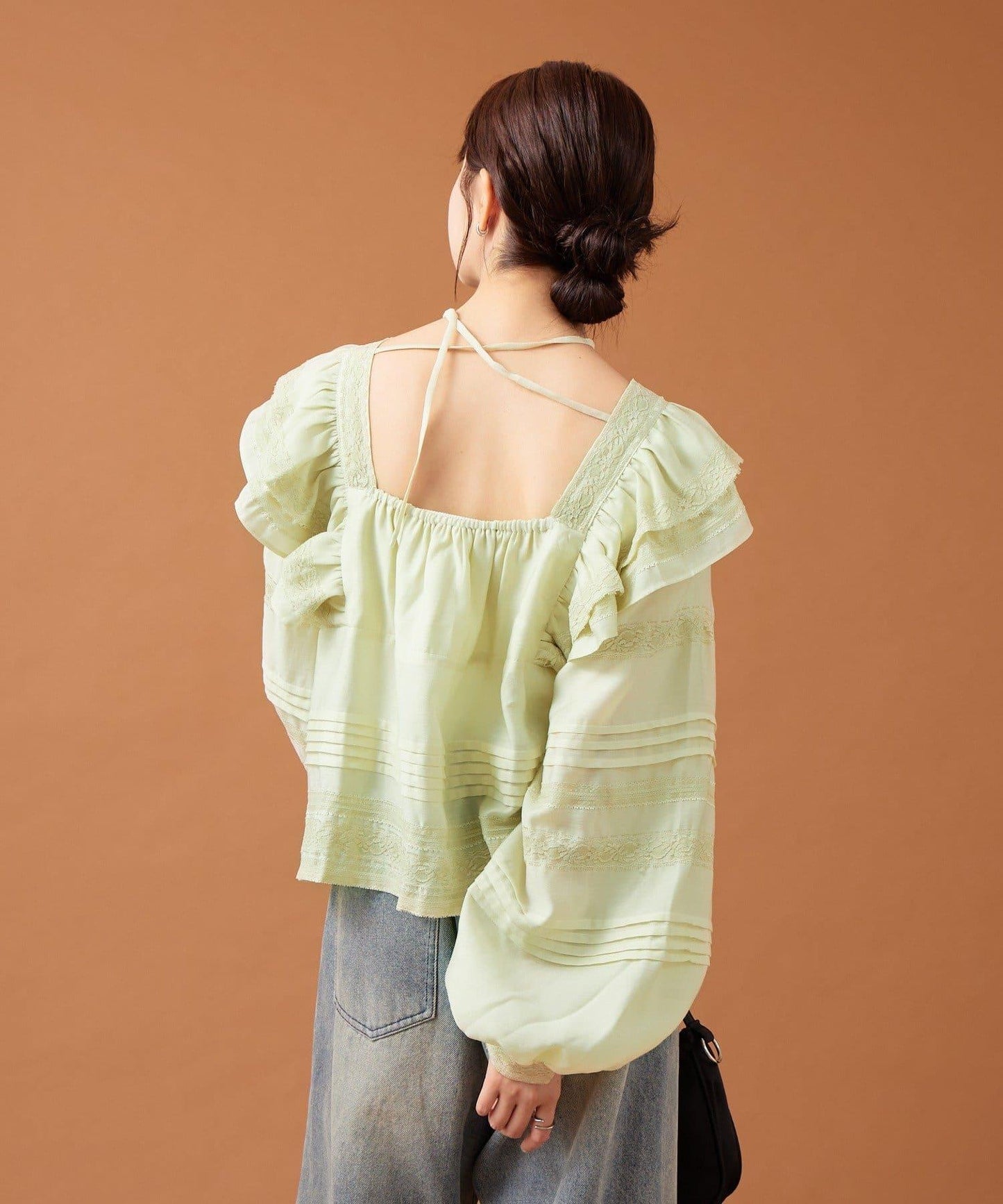 【mystic】荷葉邊肩部襯衫