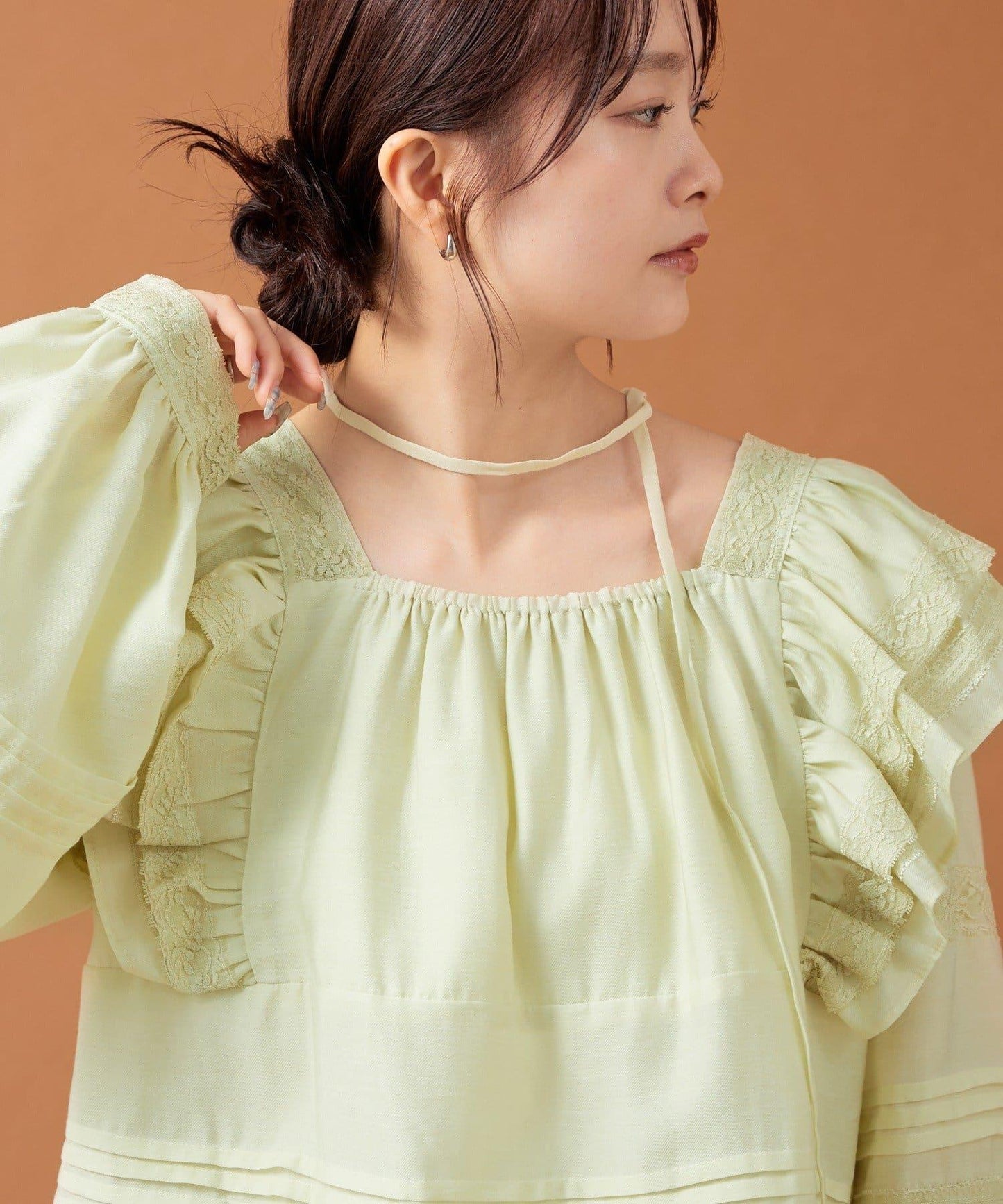 【mystic】荷葉邊肩部襯衫