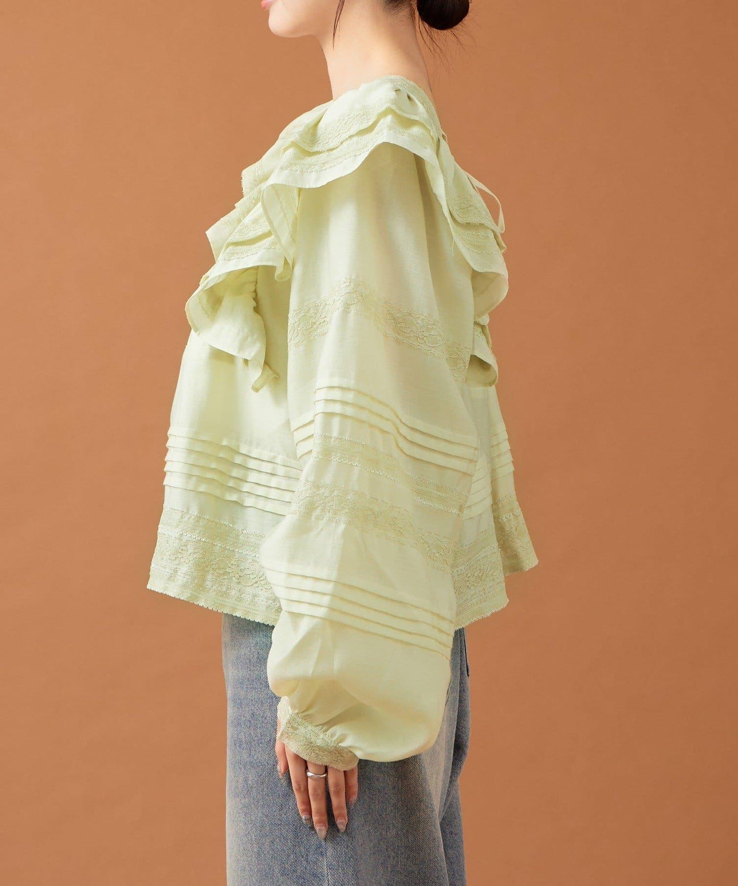 【mystic】荷葉邊肩部襯衫