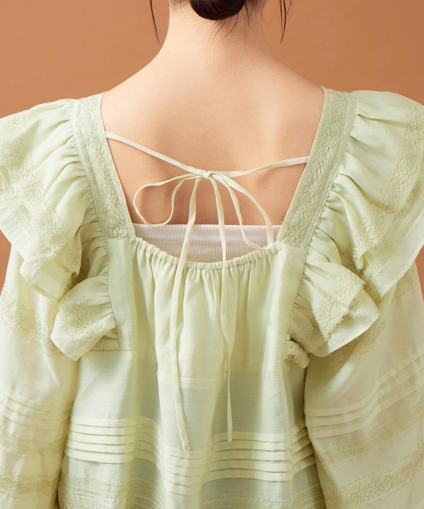 【mystic】荷葉邊肩部襯衫