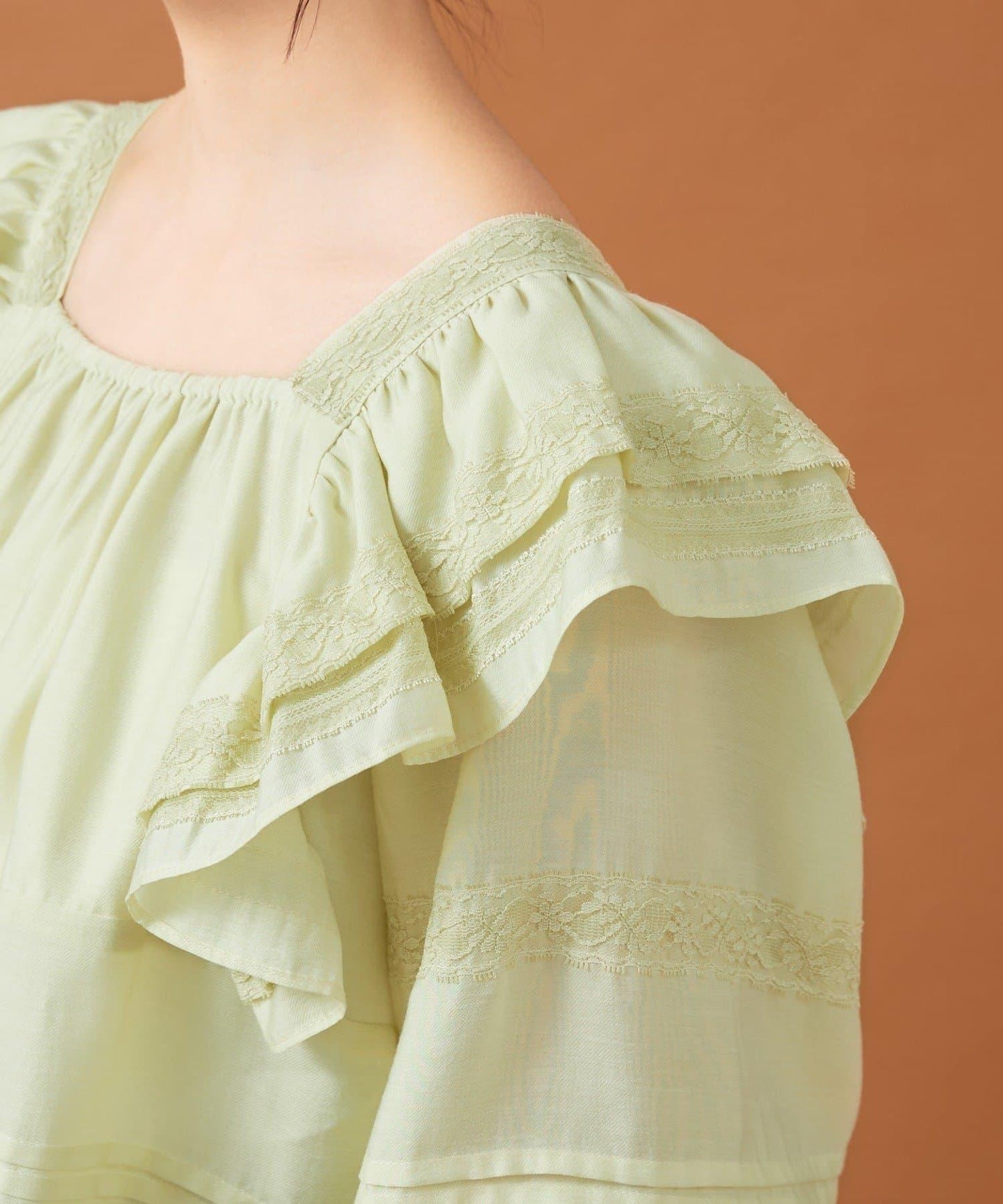 【mystic】荷葉邊肩部襯衫