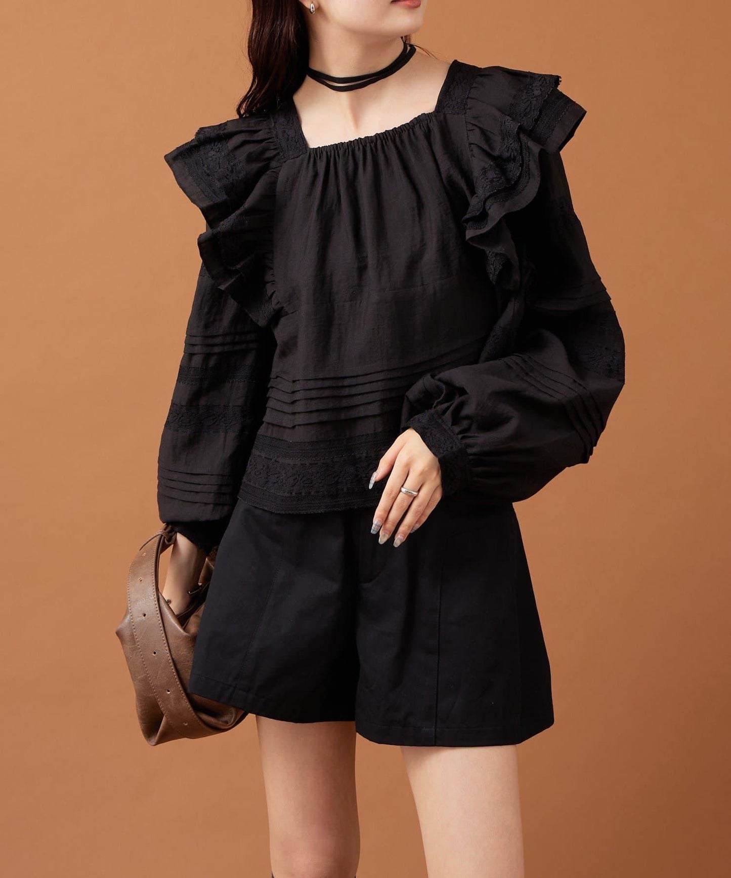 【mystic】荷葉邊肩部襯衫