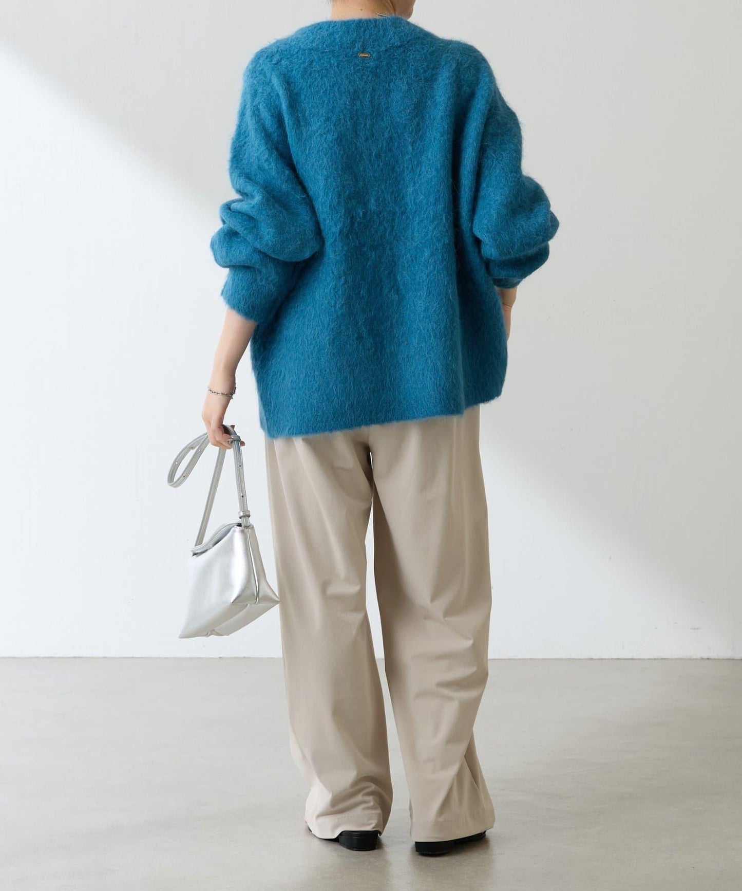 羊駝混紡V領針織衫