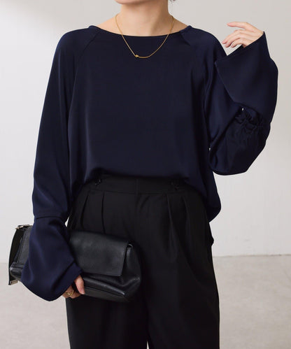 【搭配利器/分層單品】袖口喇叭緞面襯衫