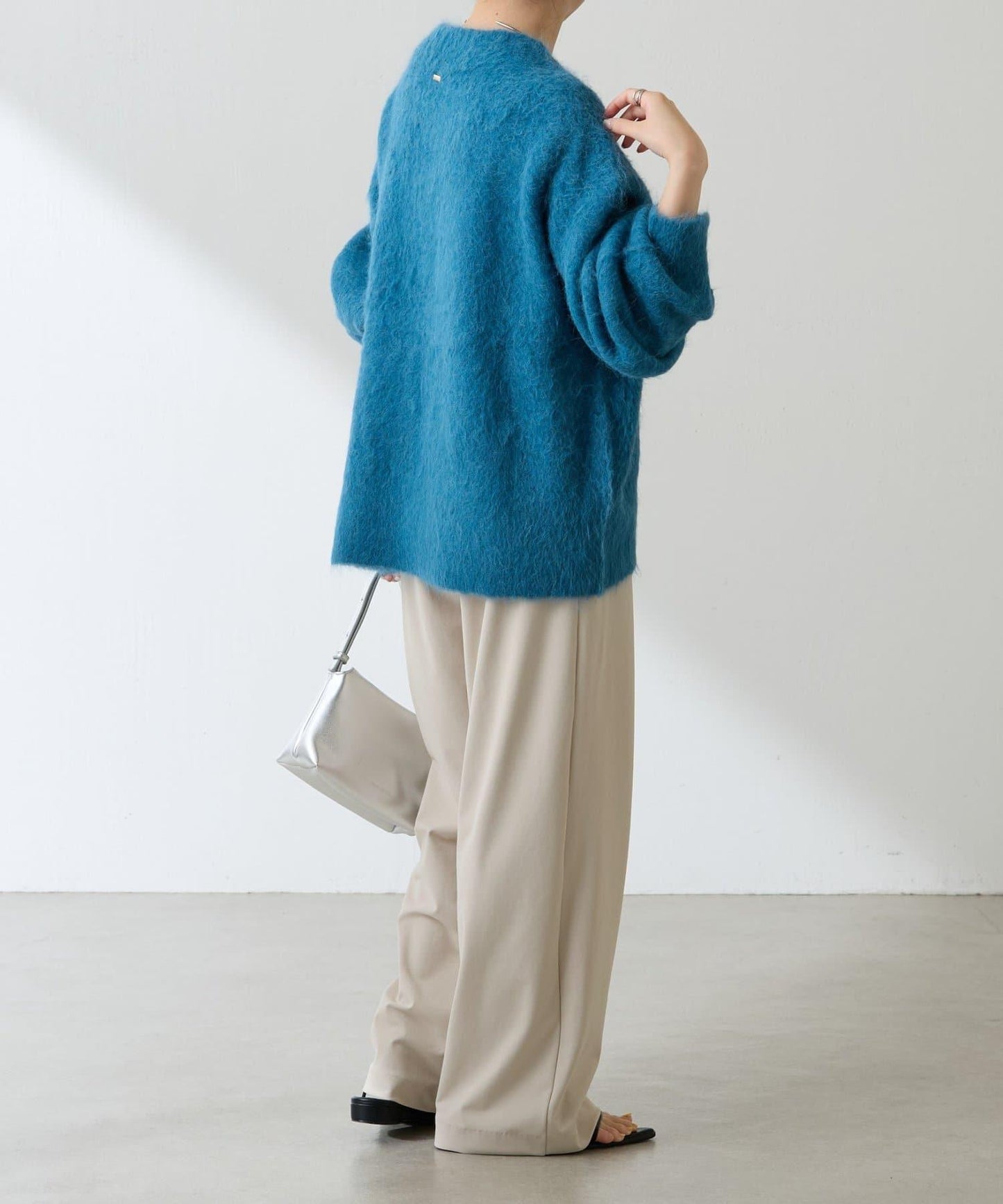 羊駝混紡V領針織衫