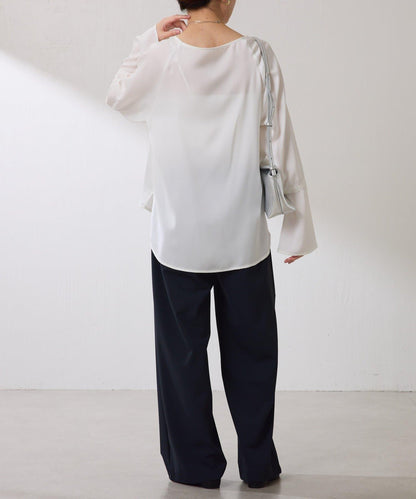 【搭配利器/分層單品】袖口喇叭緞面襯衫