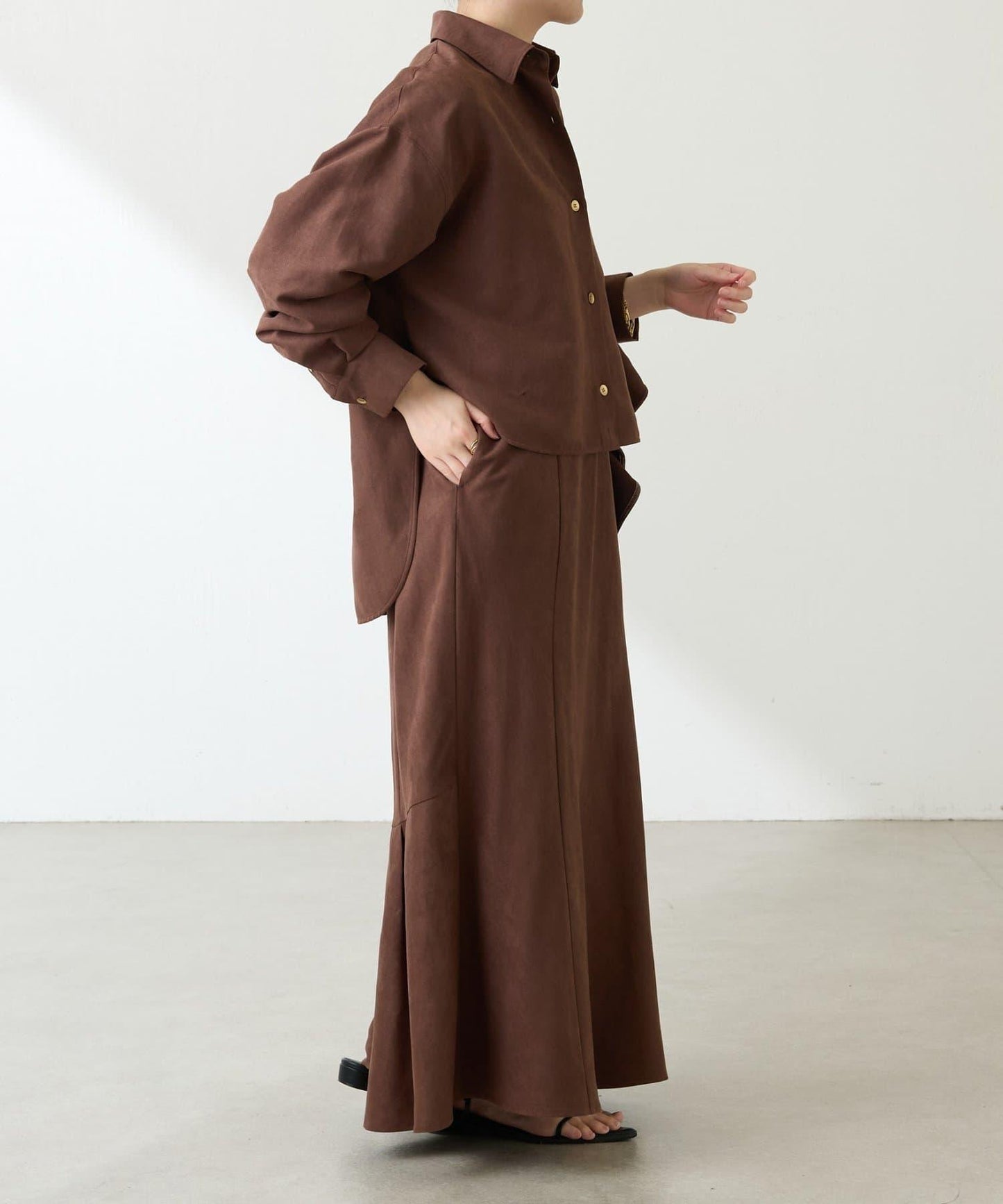 【デザインを変えられる】スエードタッチバックロングシャツ/カセット服