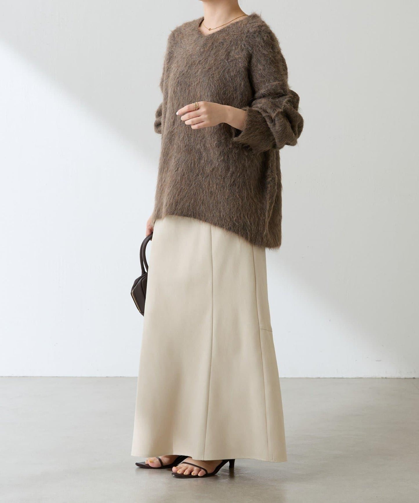 羊駝混紡V領針織衫