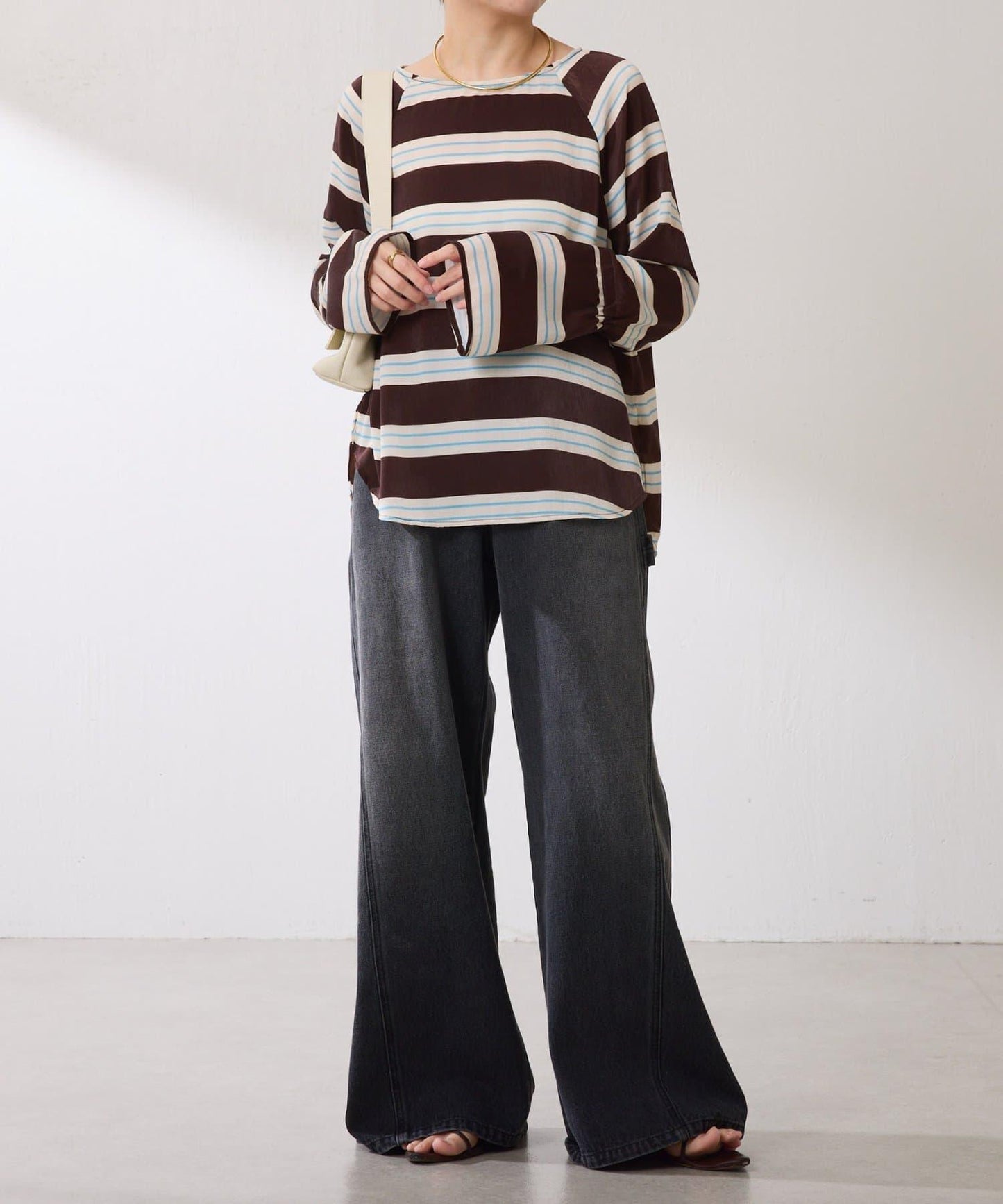 【搭配利器/分層單品】袖口喇叭緞面襯衫