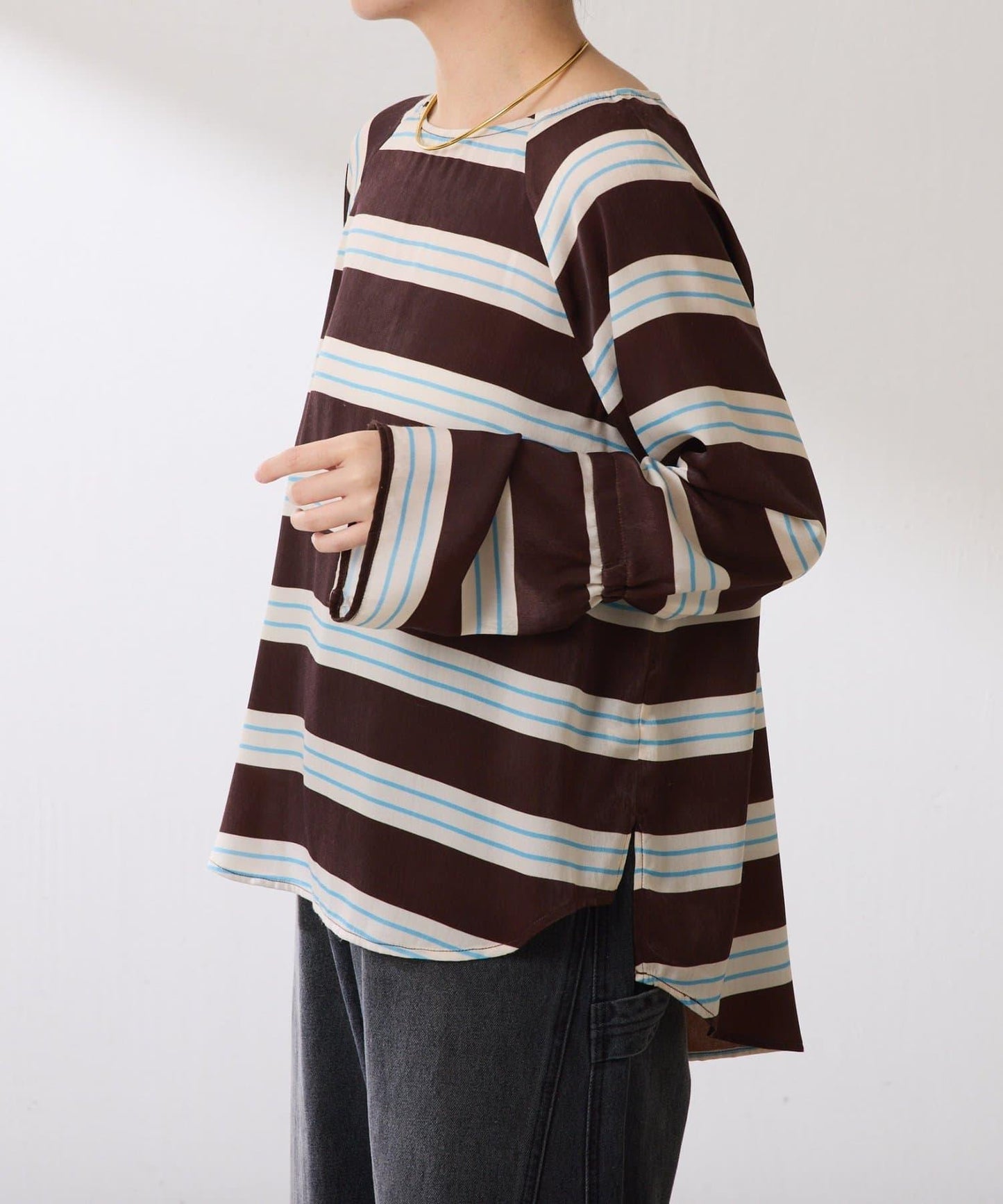 【搭配利器/分層單品】袖口喇叭緞面襯衫