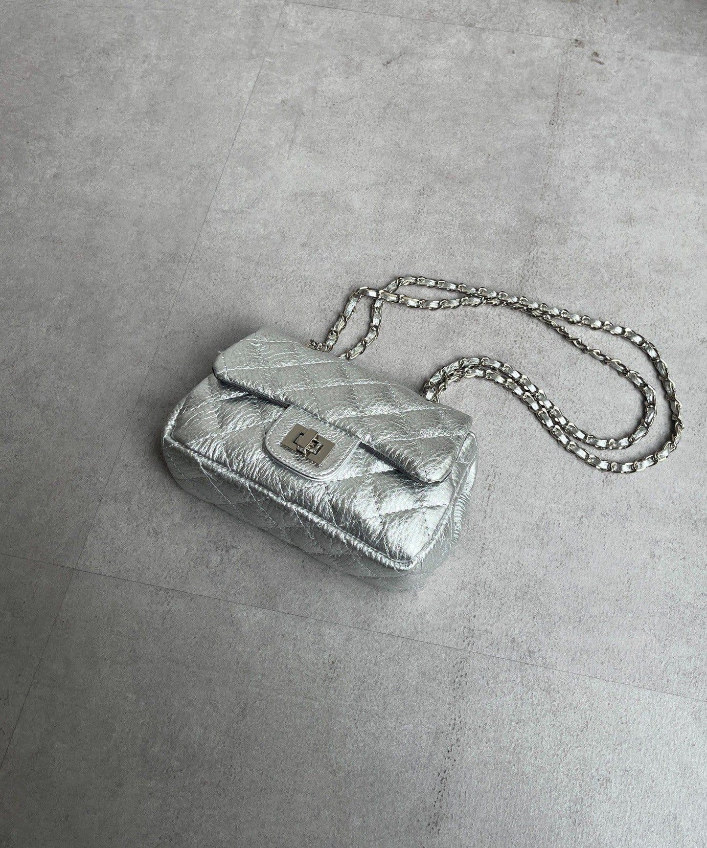 格紋皮革肩揹包