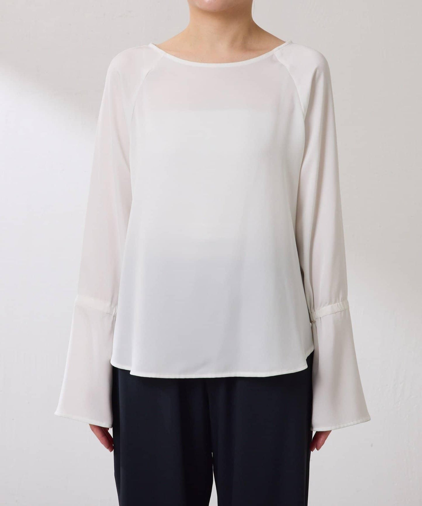 【搭配利器/分層單品】袖口喇叭緞面襯衫