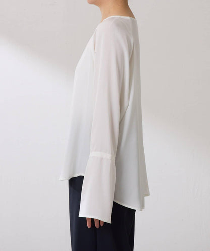 【搭配利器/分層單品】袖口喇叭緞面襯衫