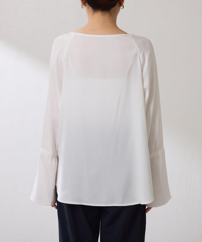 【搭配利器/分層單品】袖口喇叭緞面襯衫