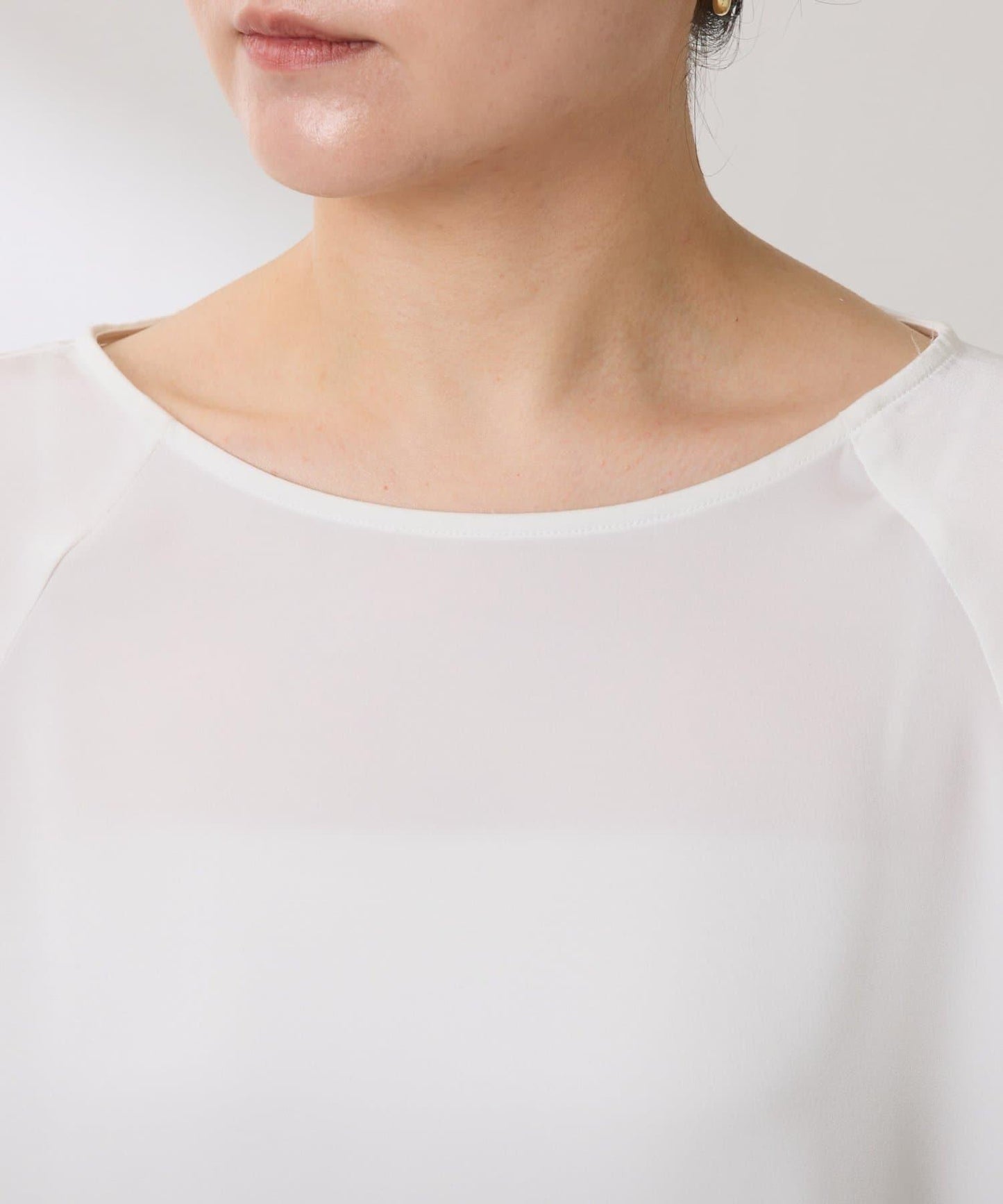 【搭配利器/分層單品】袖口喇叭緞面襯衫