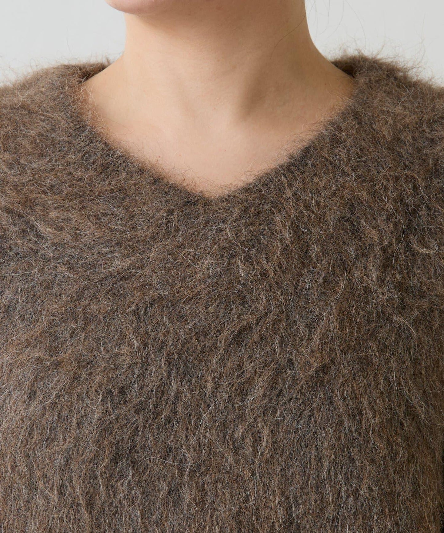 羊駝混紡V領針織衫