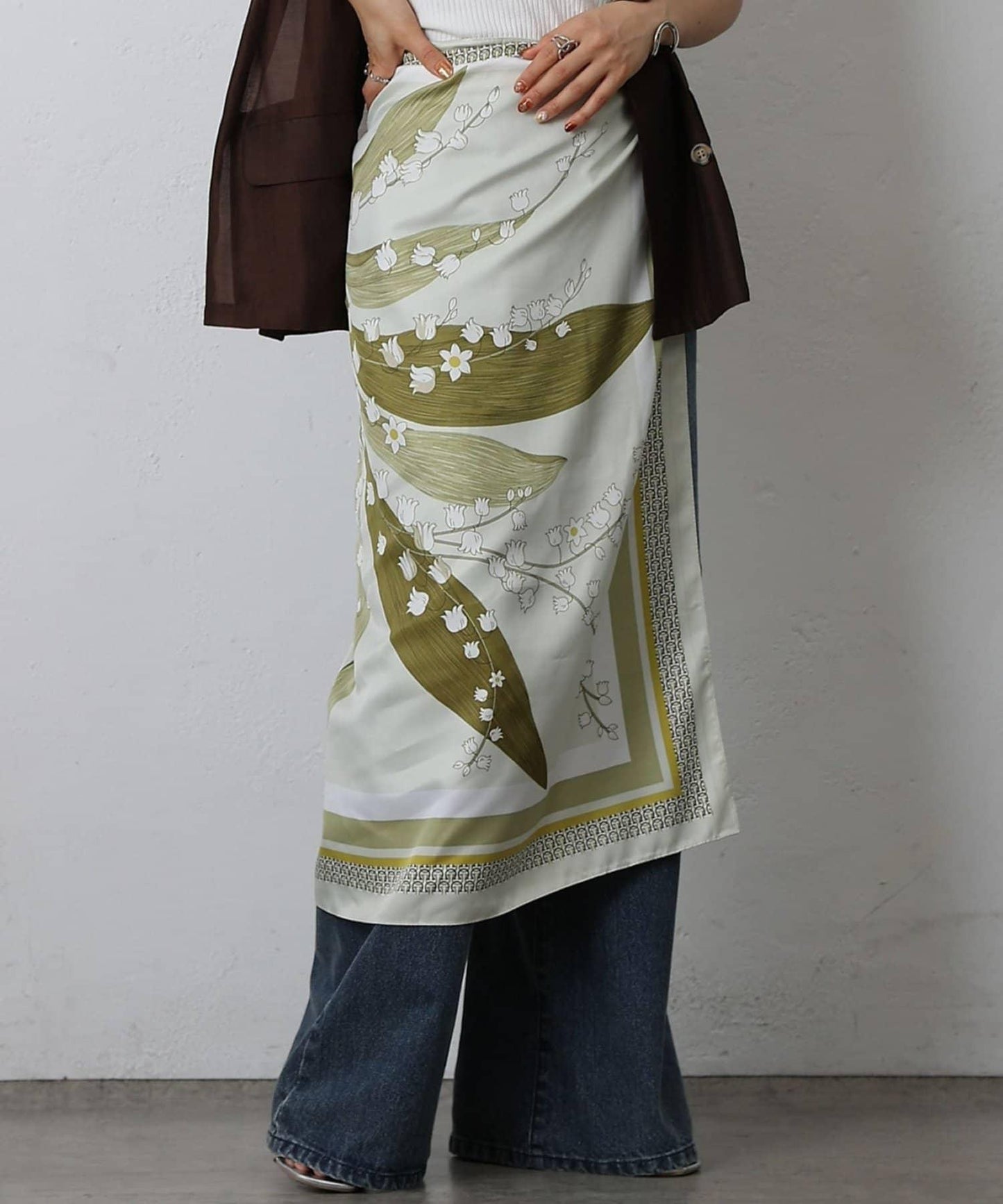 鈴蘭花圖案大方圍巾 90×90