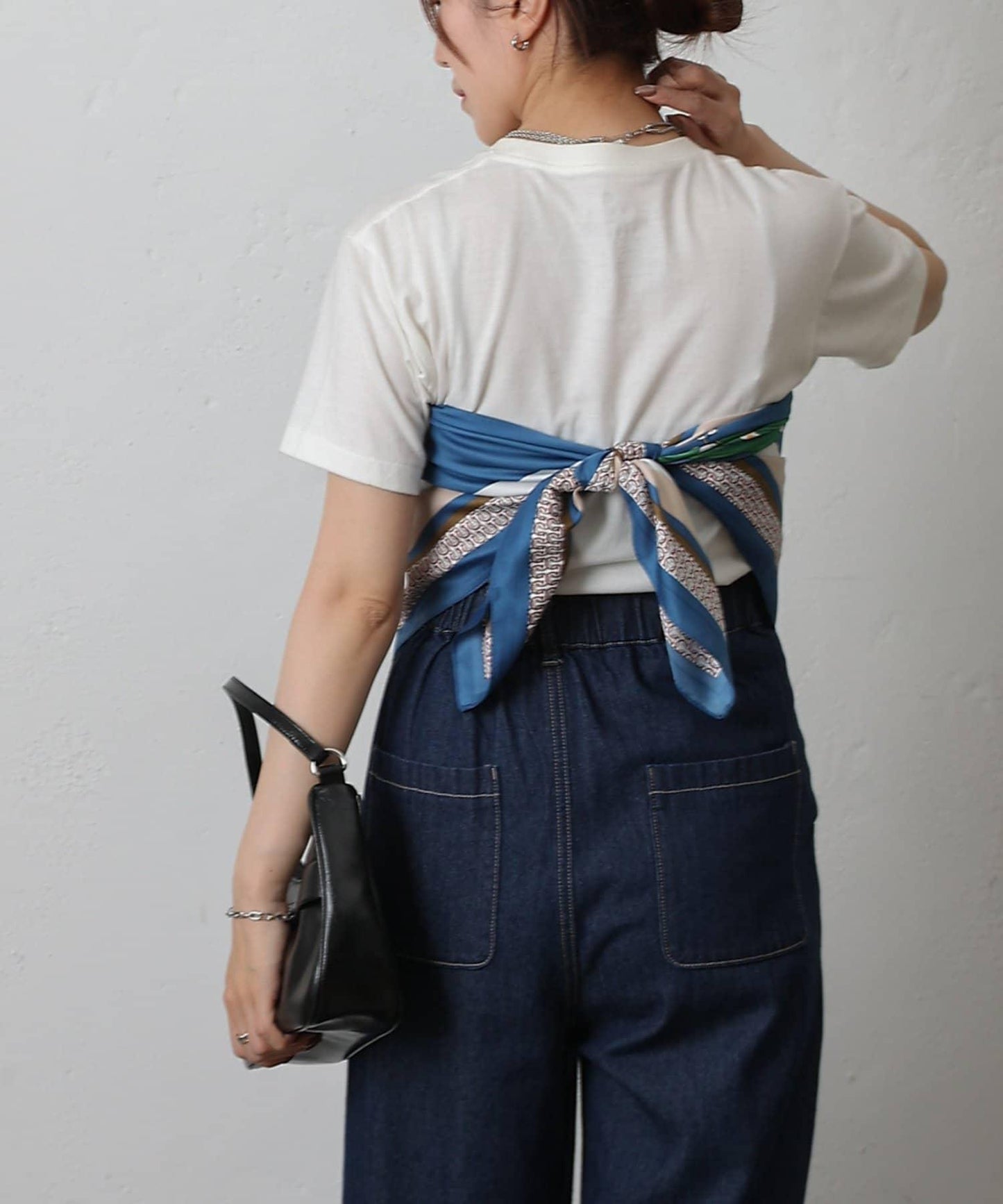 鈴蘭花圖案大方圍巾 90×90