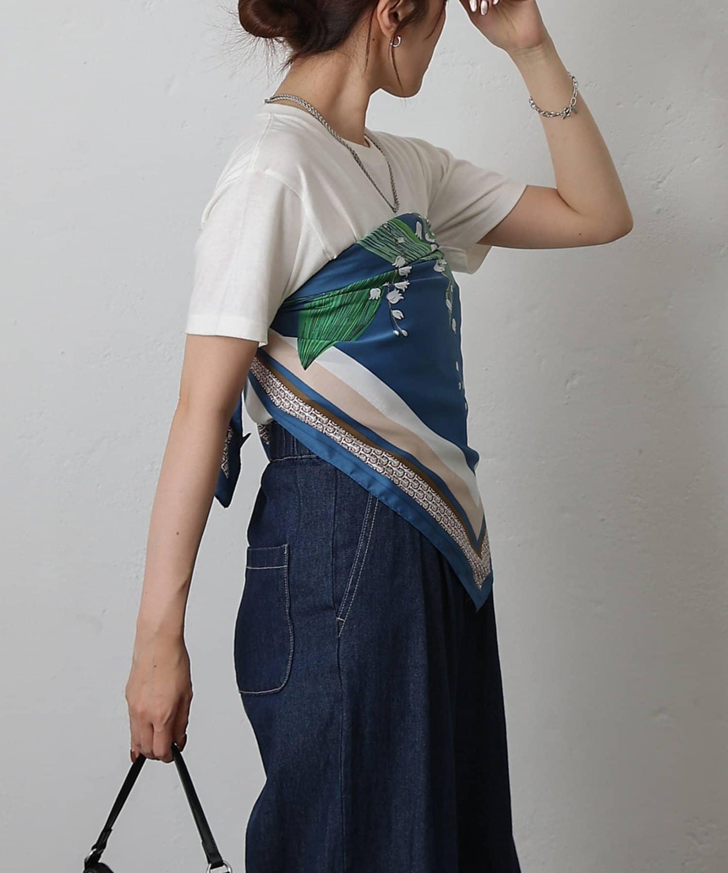 鈴蘭花圖案大方圍巾 90×90