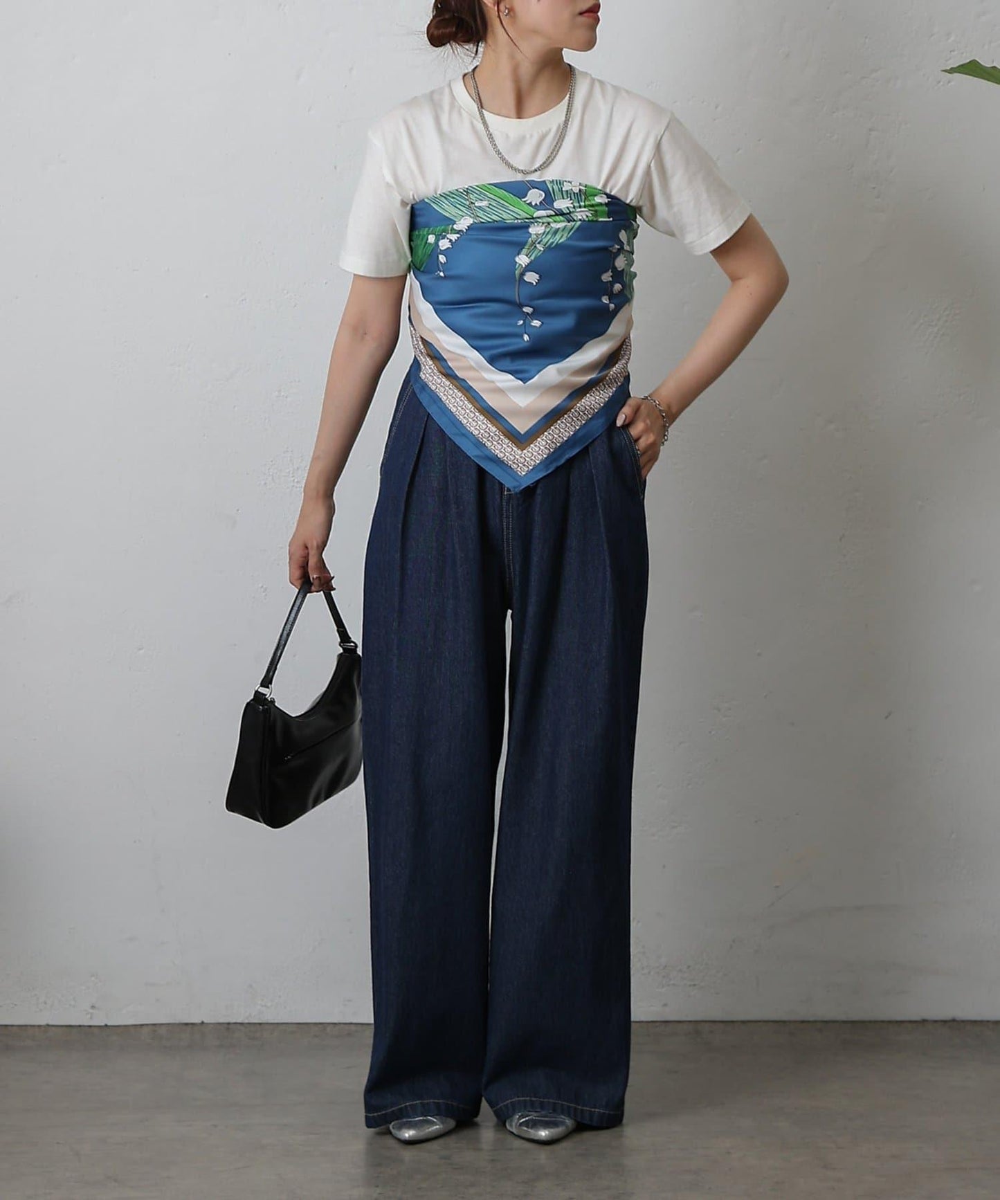 鈴蘭花圖案大方圍巾 90×90