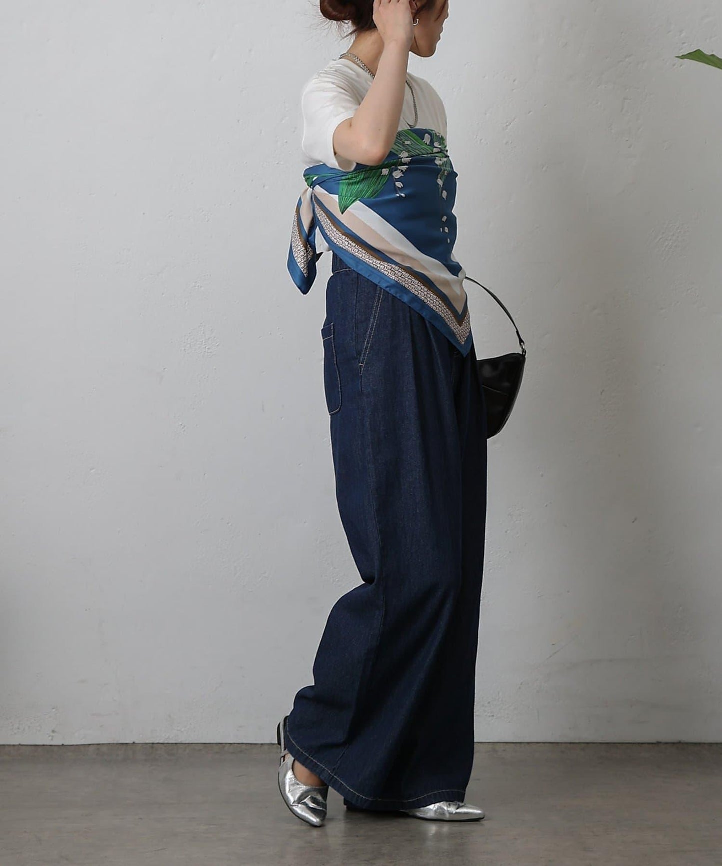 鈴蘭花圖案大方圍巾 90×90