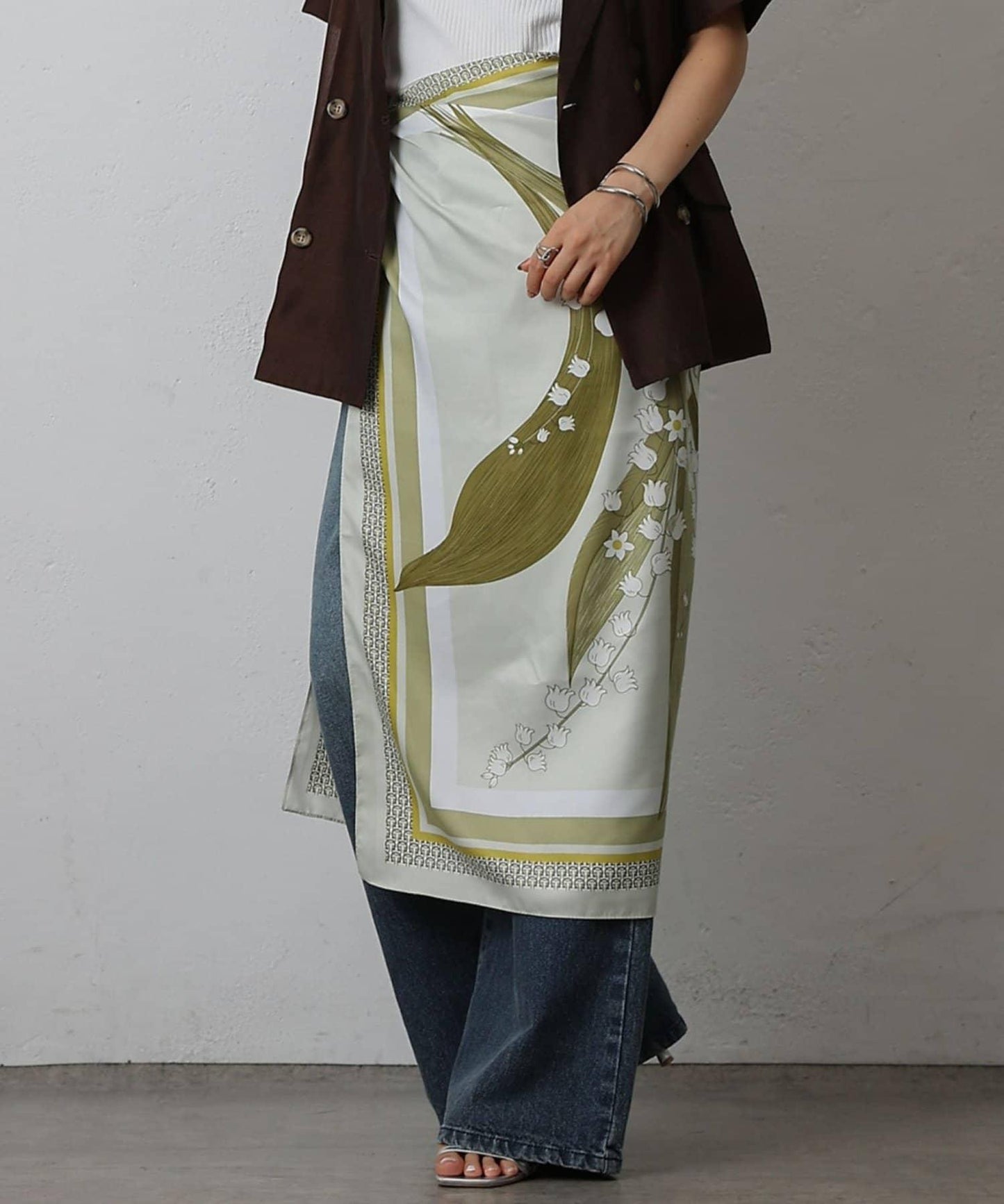 鈴蘭花圖案大方圍巾 90×90