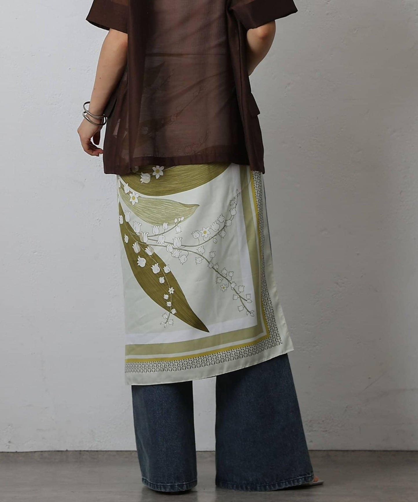 鈴蘭花圖案大方圍巾 90×90