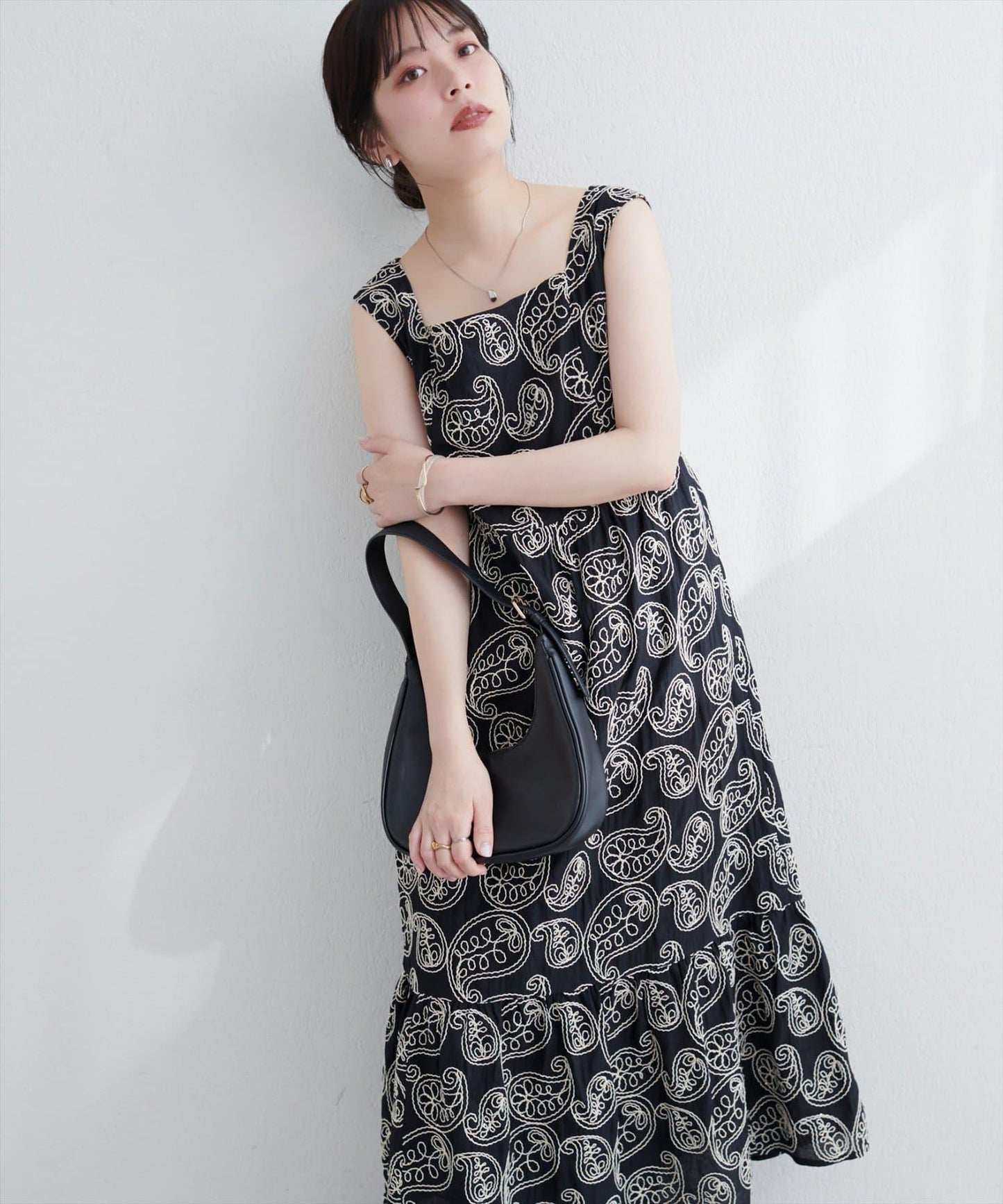 亮片刺繡無袖連衣裙