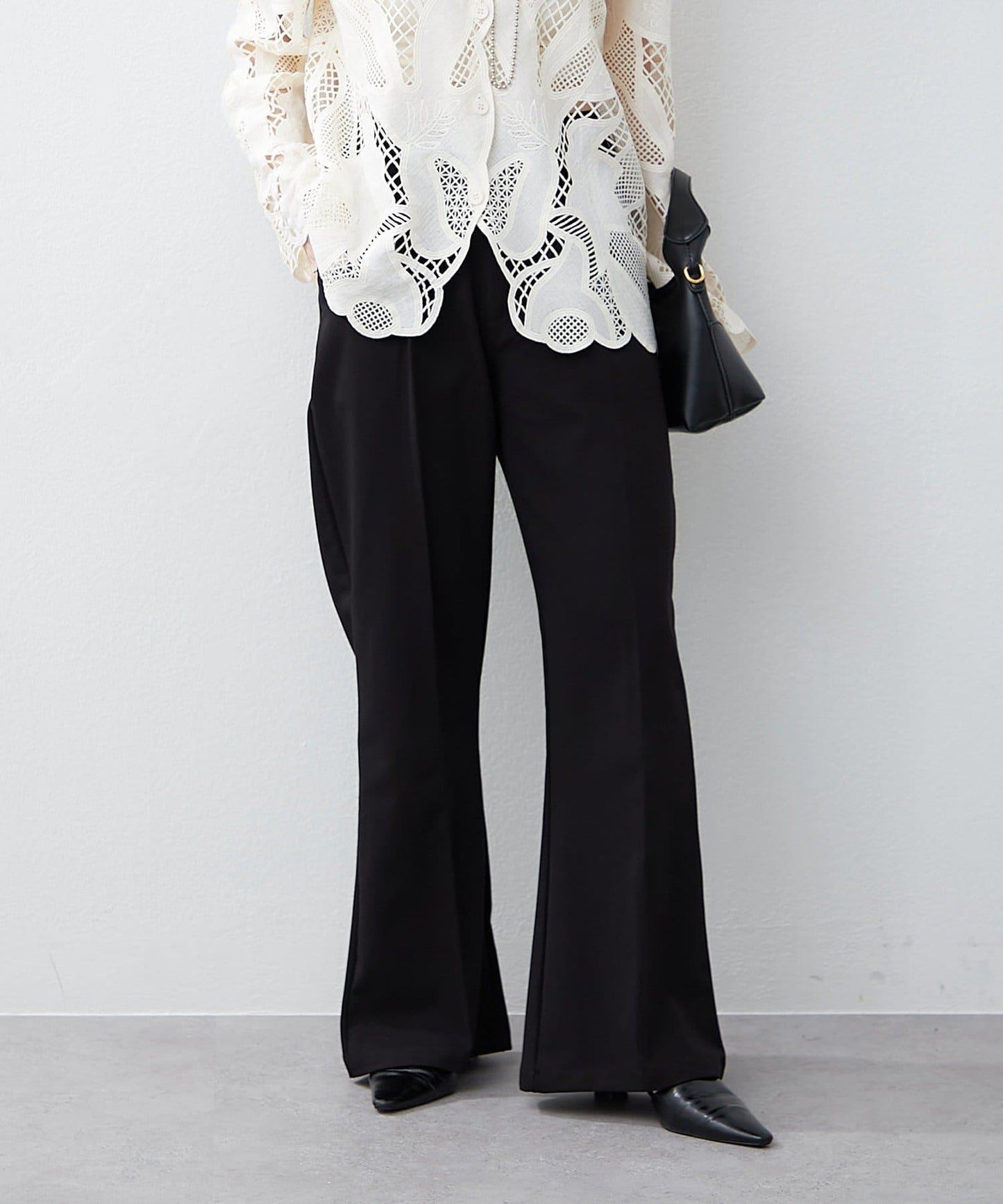 【M/L尺碼展開】修身基礎喇叭褲