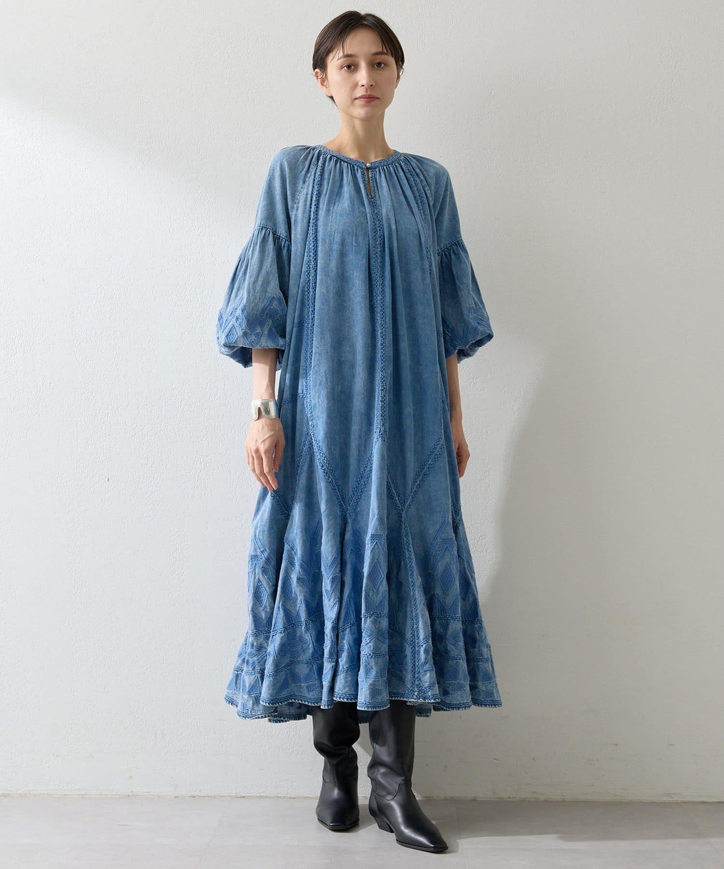 刺繡連衣裙